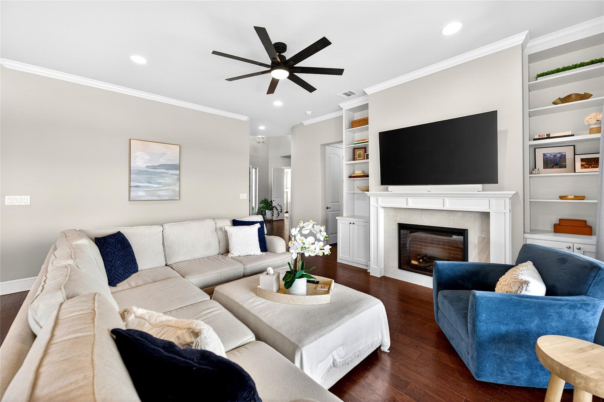 907 Valley View Dr, Leander, TX 78641