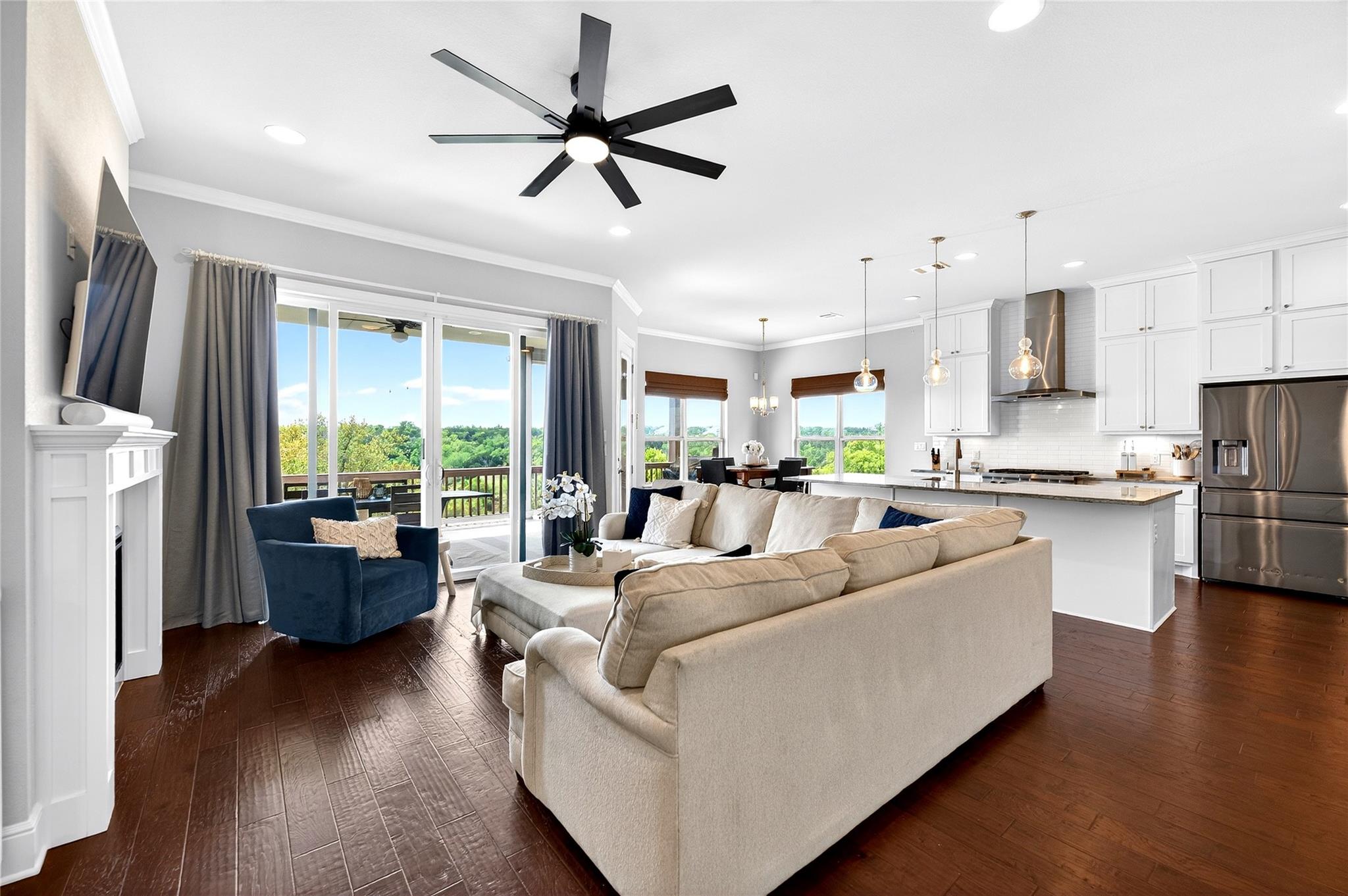 907 Valley View Dr, Leander, TX 78641