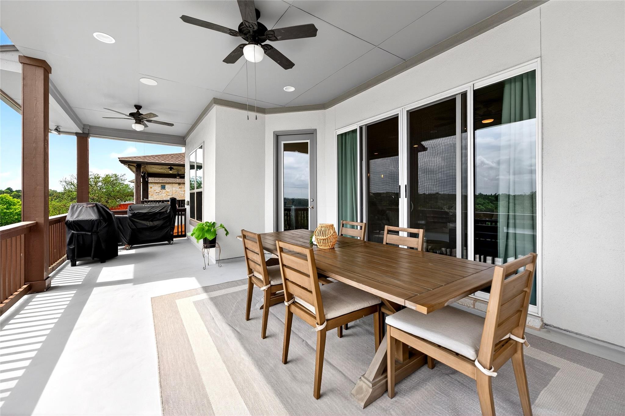 907 Valley View Dr, Leander, TX 78641