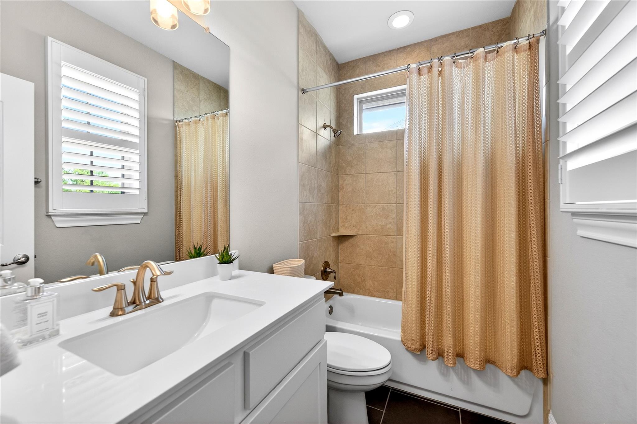 907 Valley View Dr, Leander, TX 78641