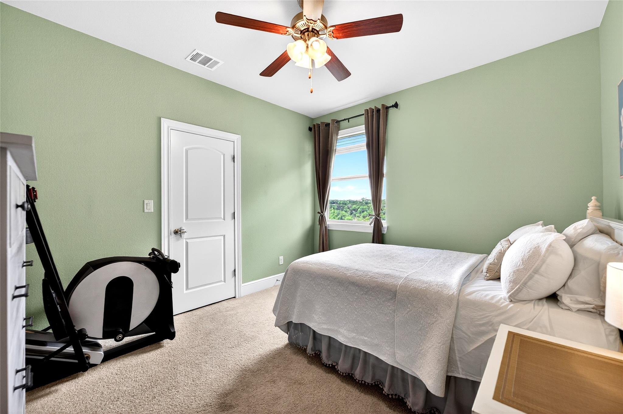 907 Valley View Dr, Leander, TX 78641