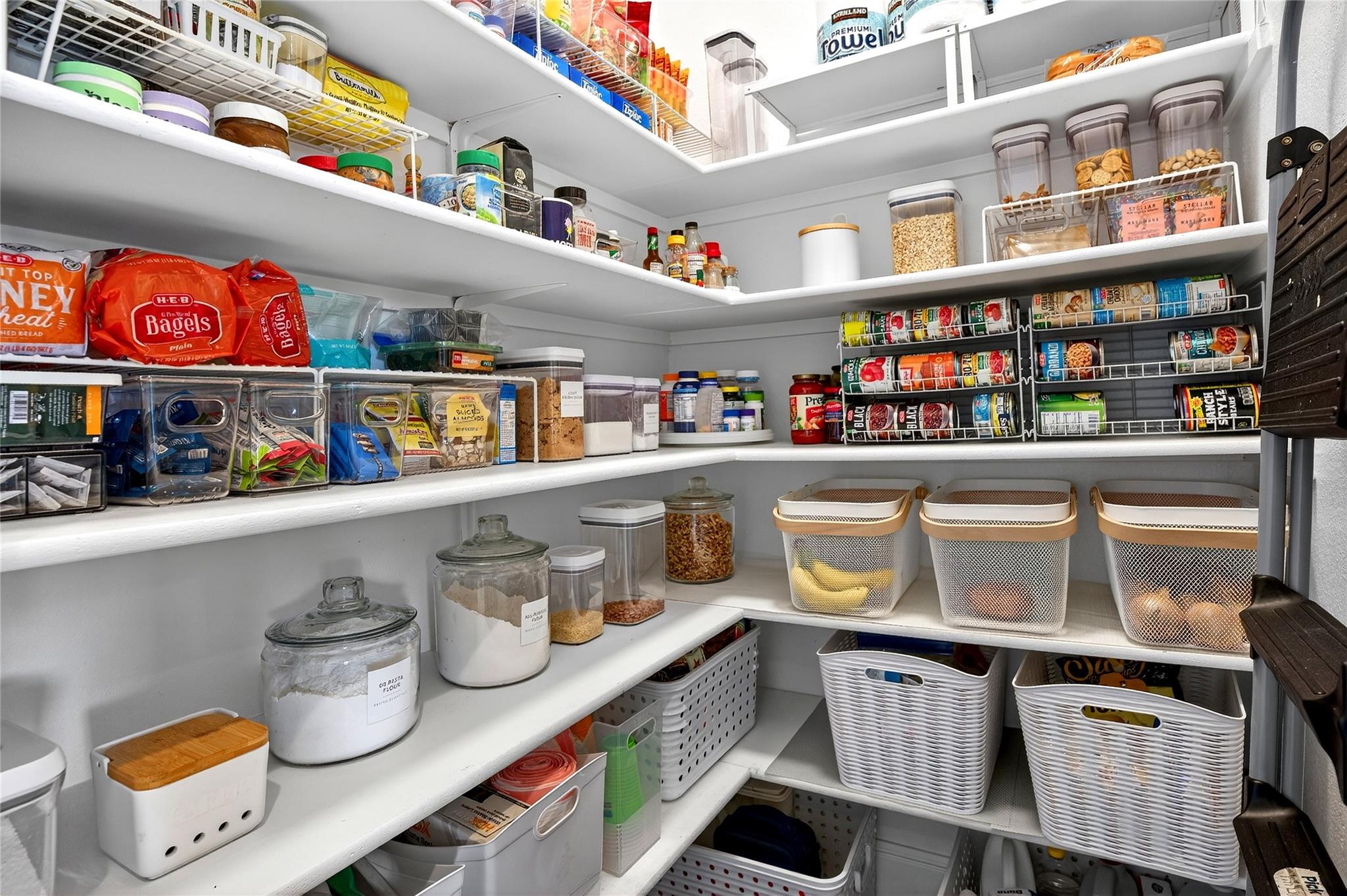 907 Valley View Dr, Leander, TX 78641