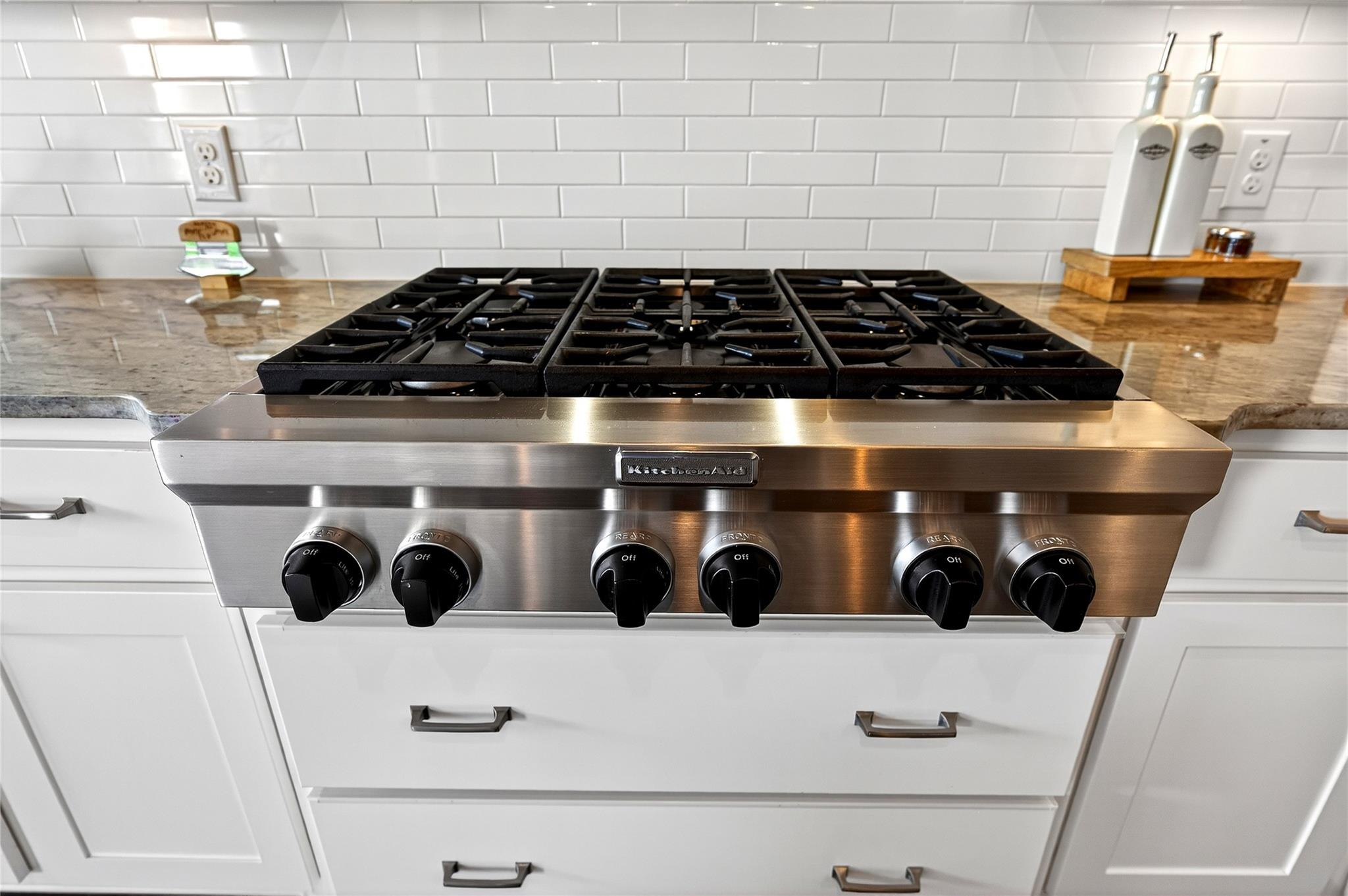 907 Valley View Dr, Leander, TX 78641