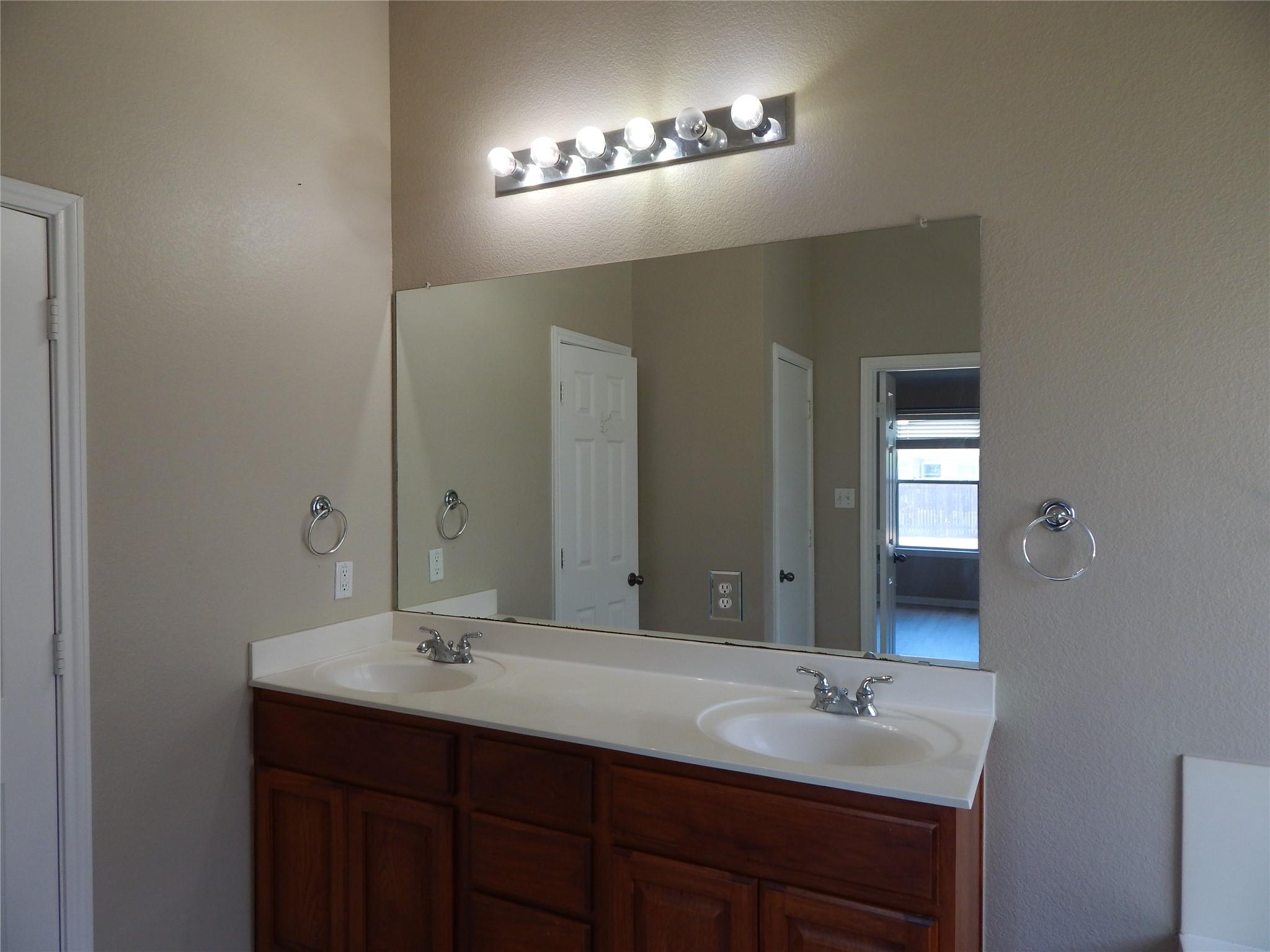 601 Abbeyglen Castle Dr, Pflugerville, TX 78660