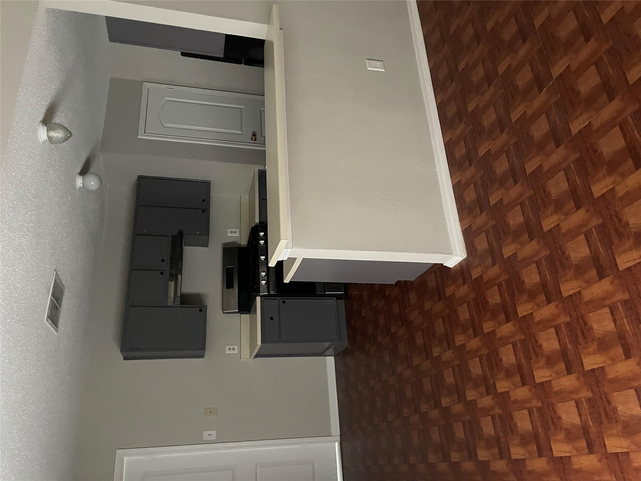 106 E Austin Ave # A, Hutto, TX 78634