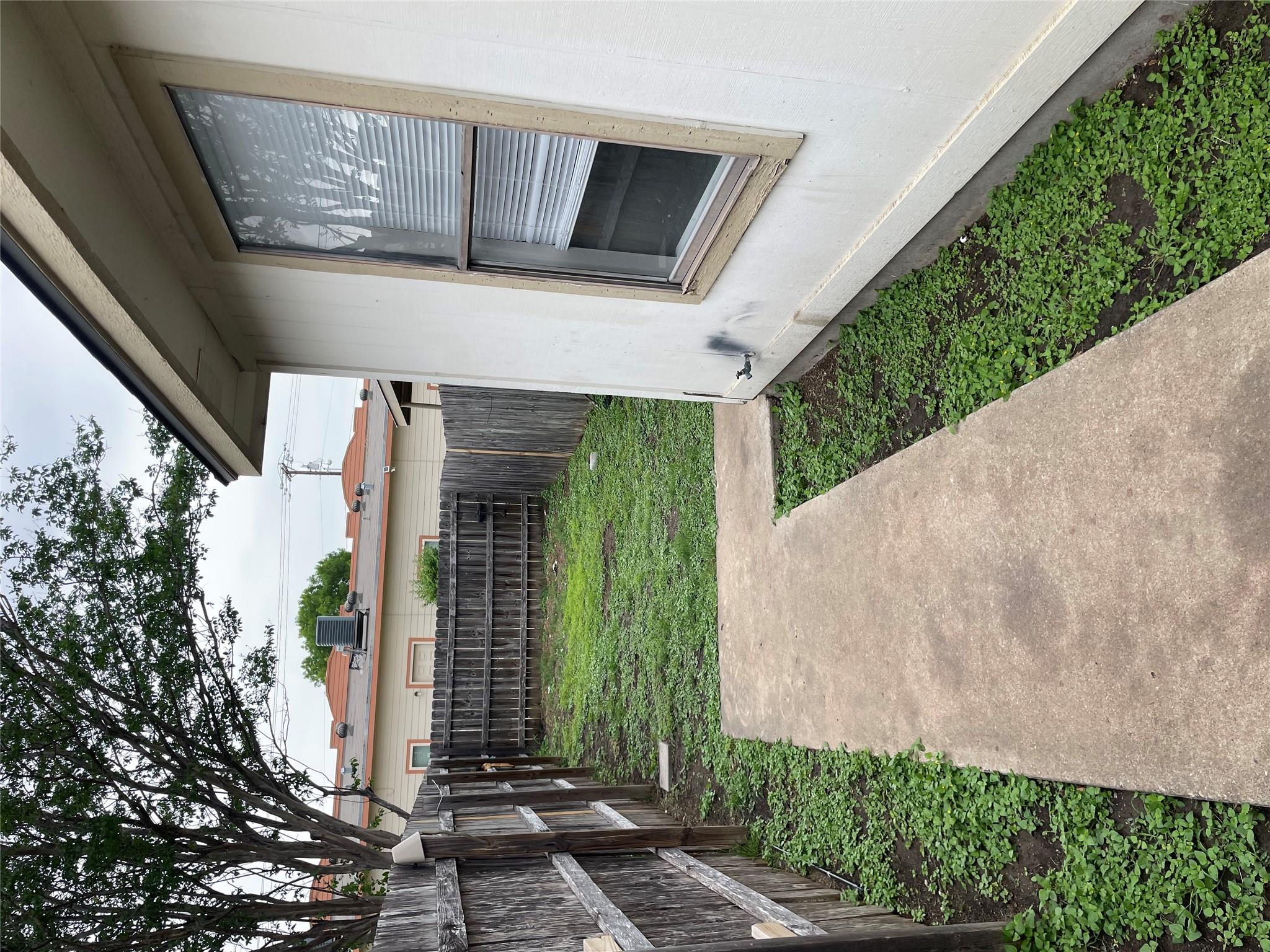 106 E Austin Ave # A, Hutto, TX 78634