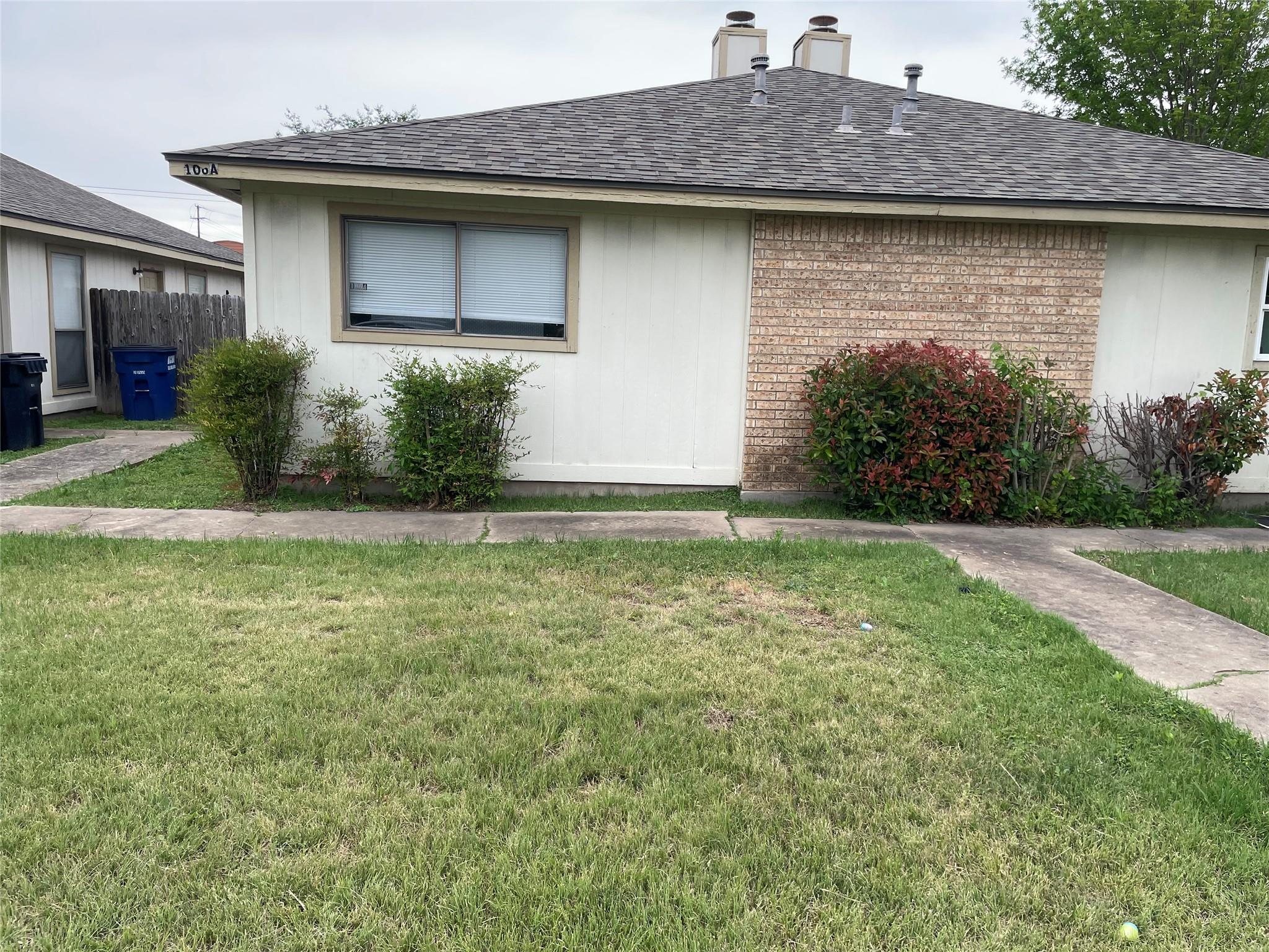 106 E Austin Ave # A, Hutto, TX 78634