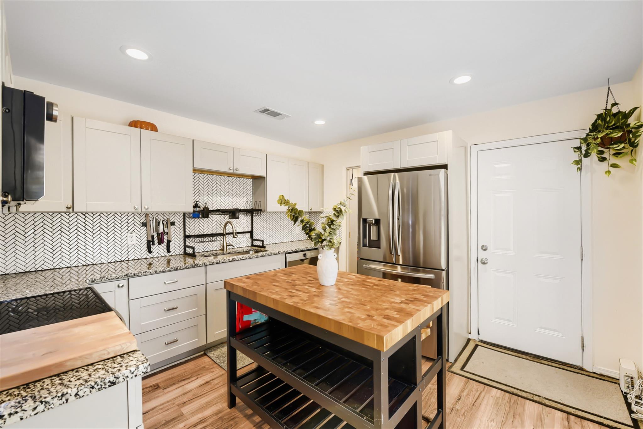 6105 Palm Cir, Austin, TX 78741