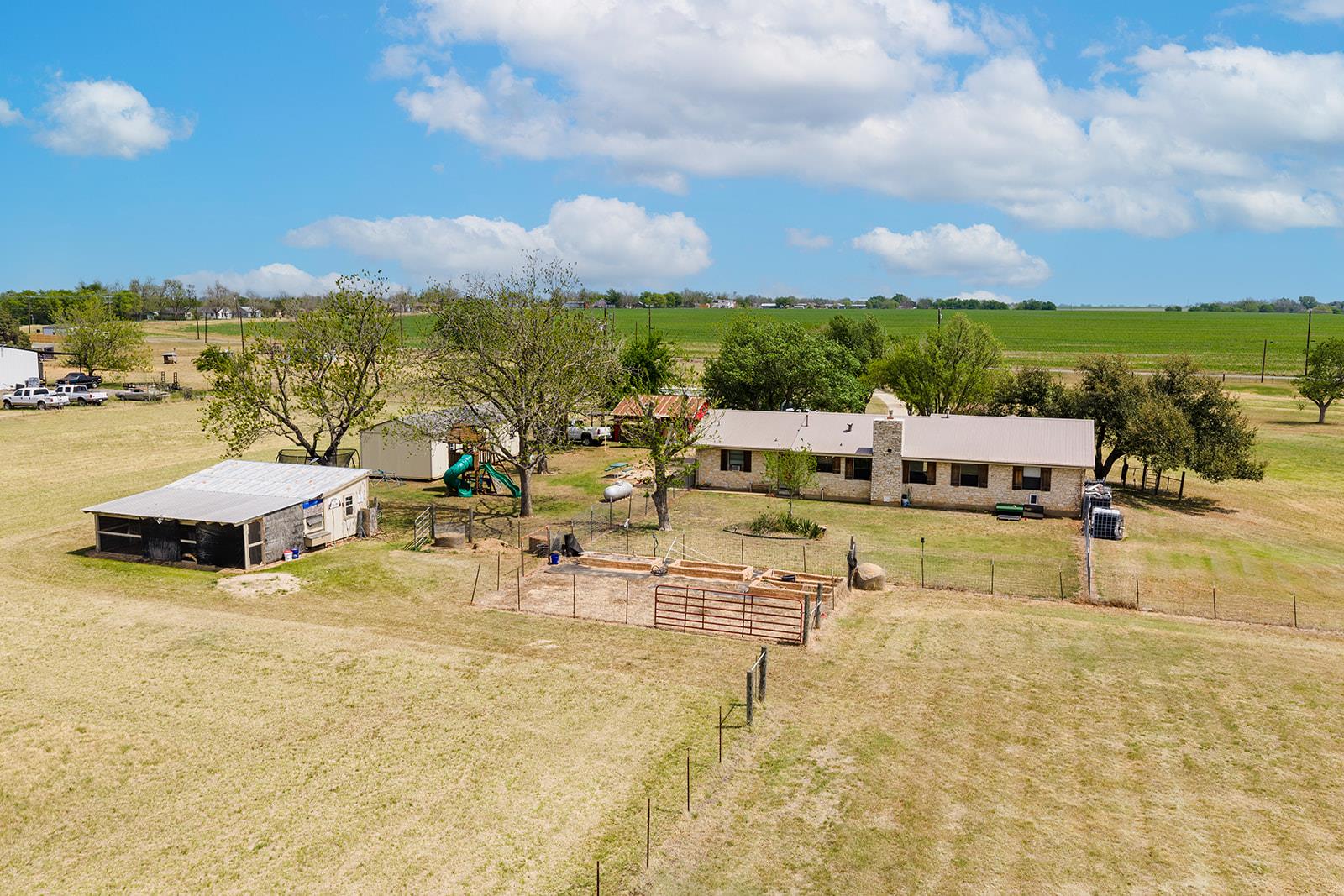 1001 Gravel Pit Rd, Taylor, TX 76574