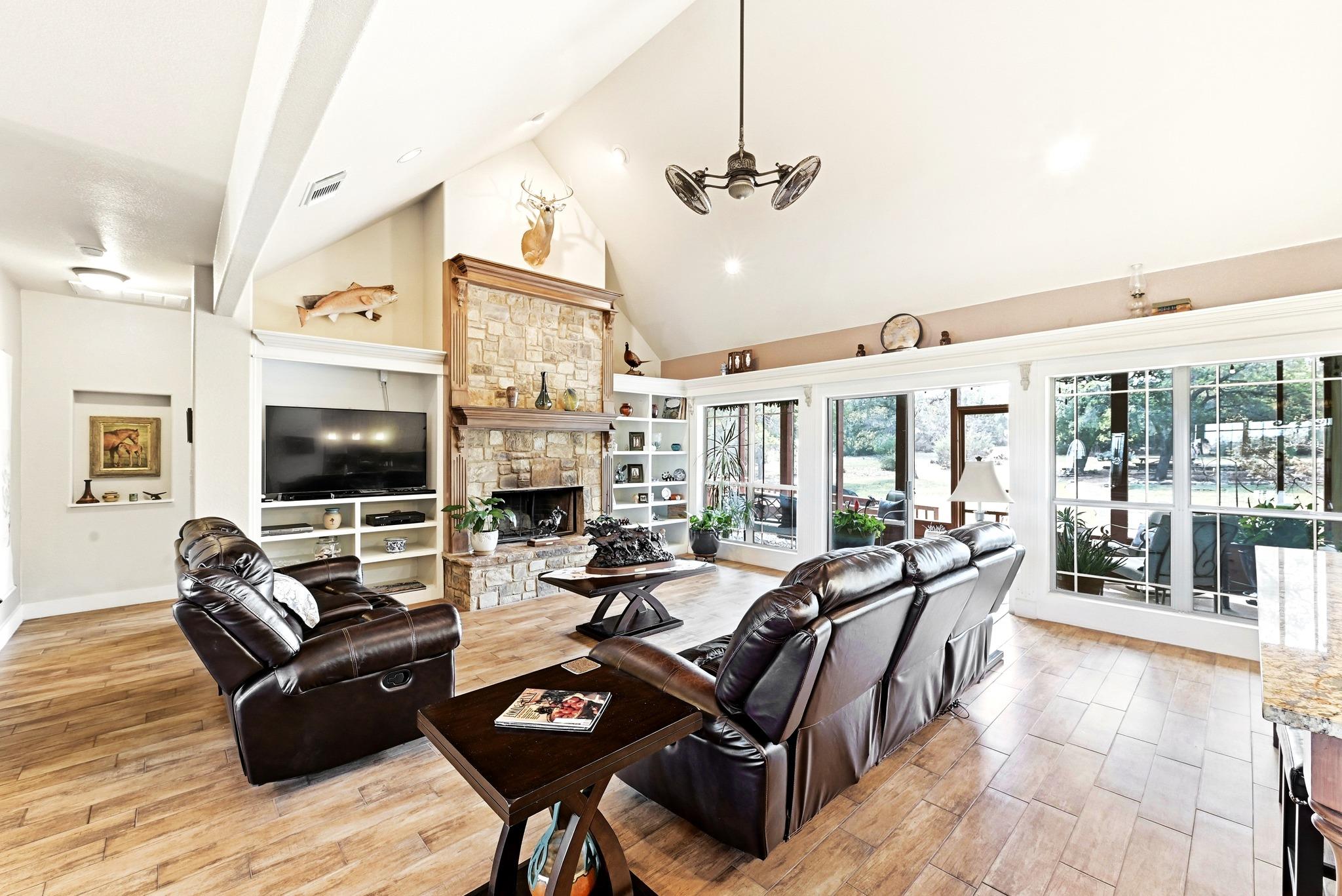 225 Blue Water Cv, Wimberley, TX 78676