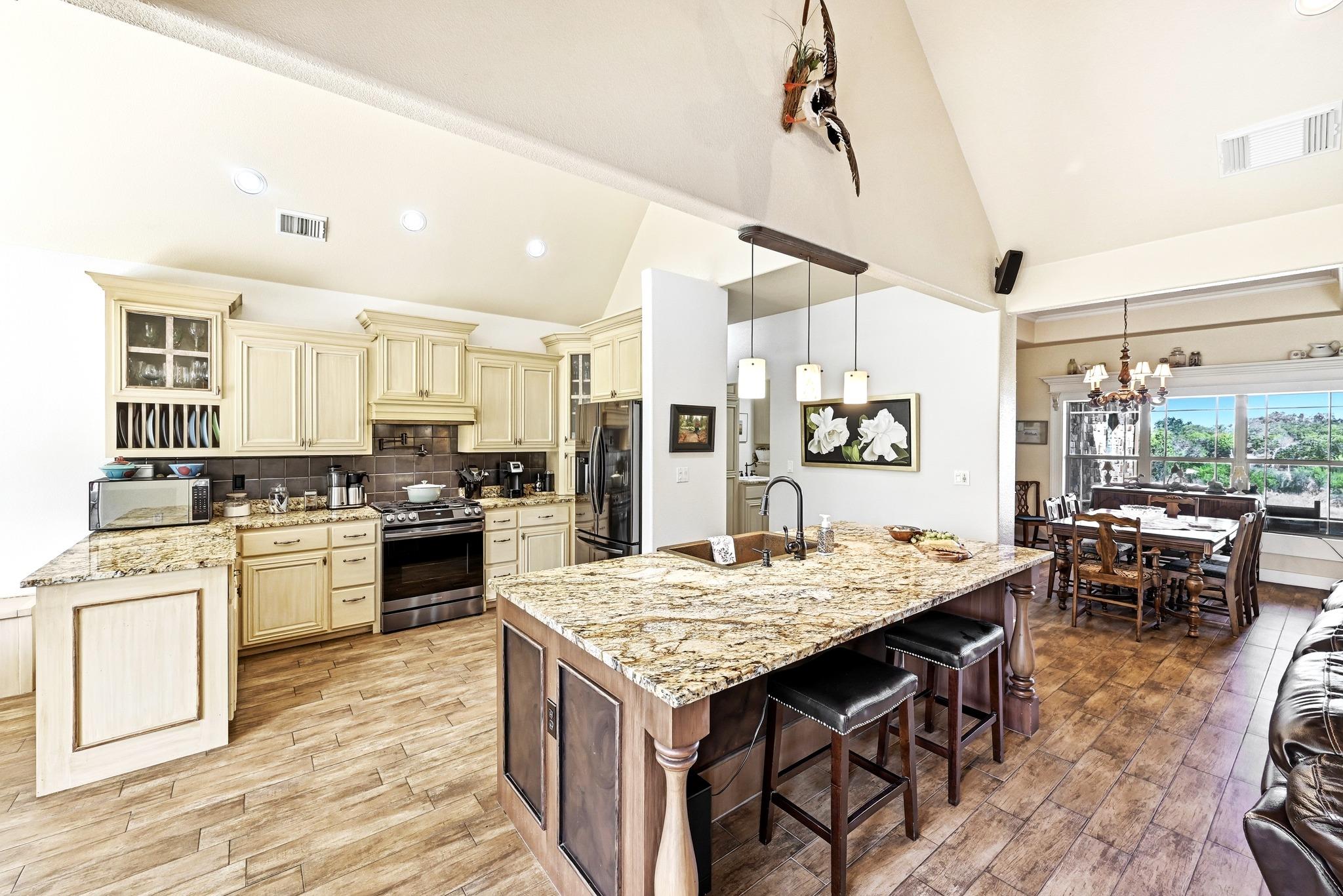 225 Blue Water Cv, Wimberley, TX 78676