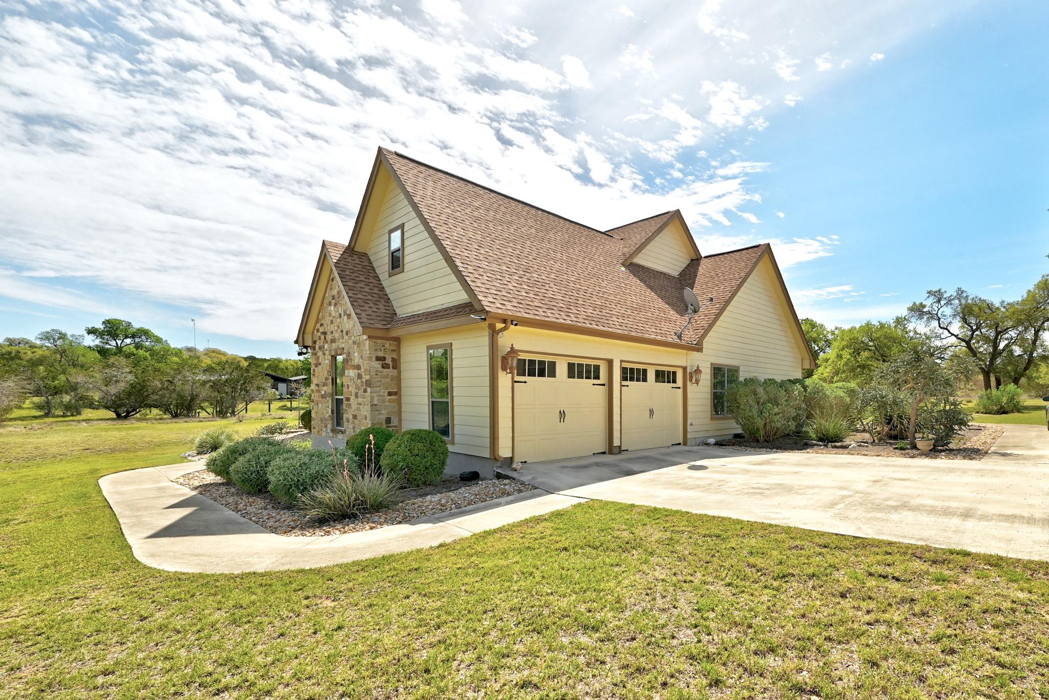 225 Blue Water Cv, Wimberley, TX 78676
