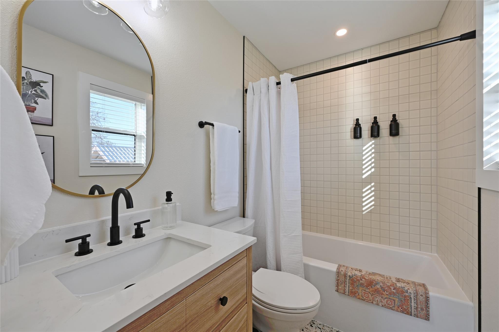 611 Lakeshore Loop, Tow, TX 78672