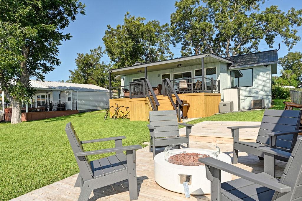 611 Lakeshore Loop, Tow, TX 78672