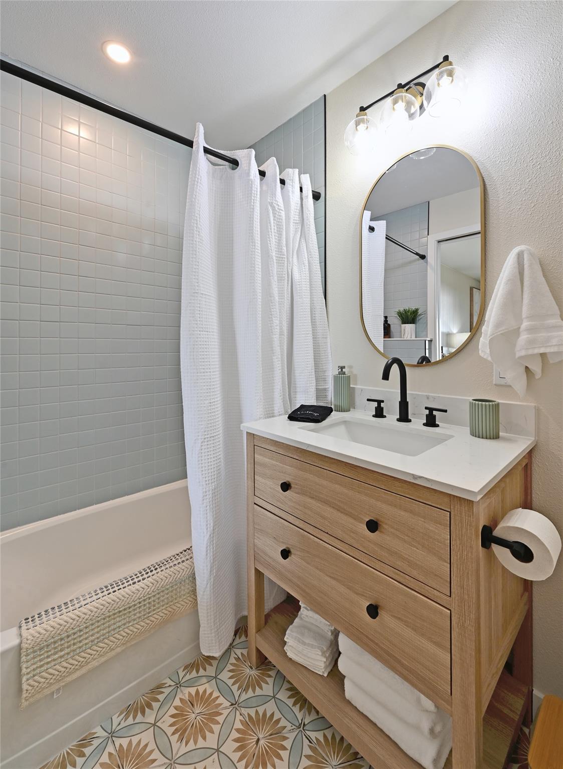 611 Lakeshore Loop, Tow, TX 78672