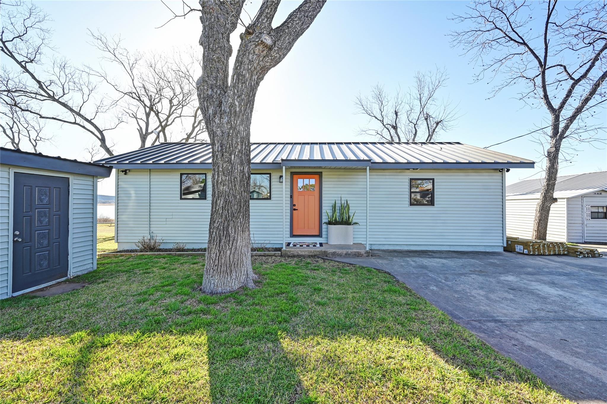 611 Lakeshore Loop, Tow, TX 78672