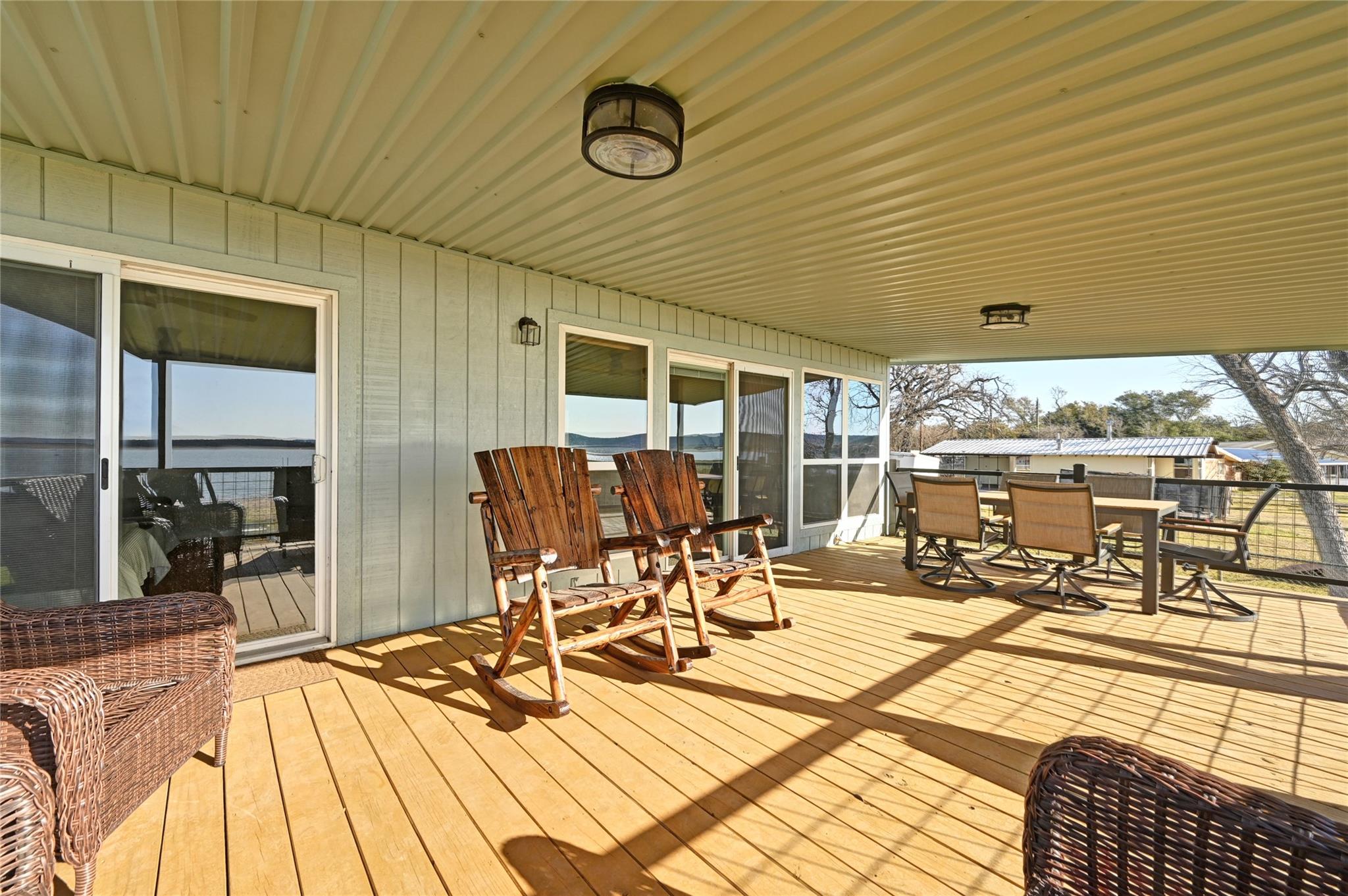 611 Lakeshore Loop, Tow, TX 78672