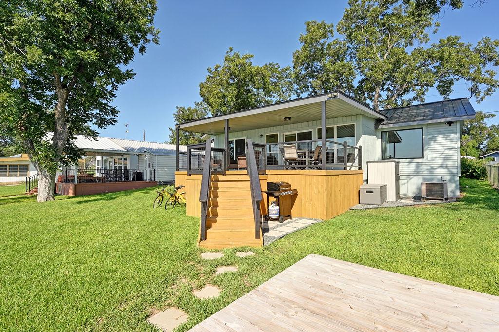 611 Lakeshore Loop, Tow, TX 78672