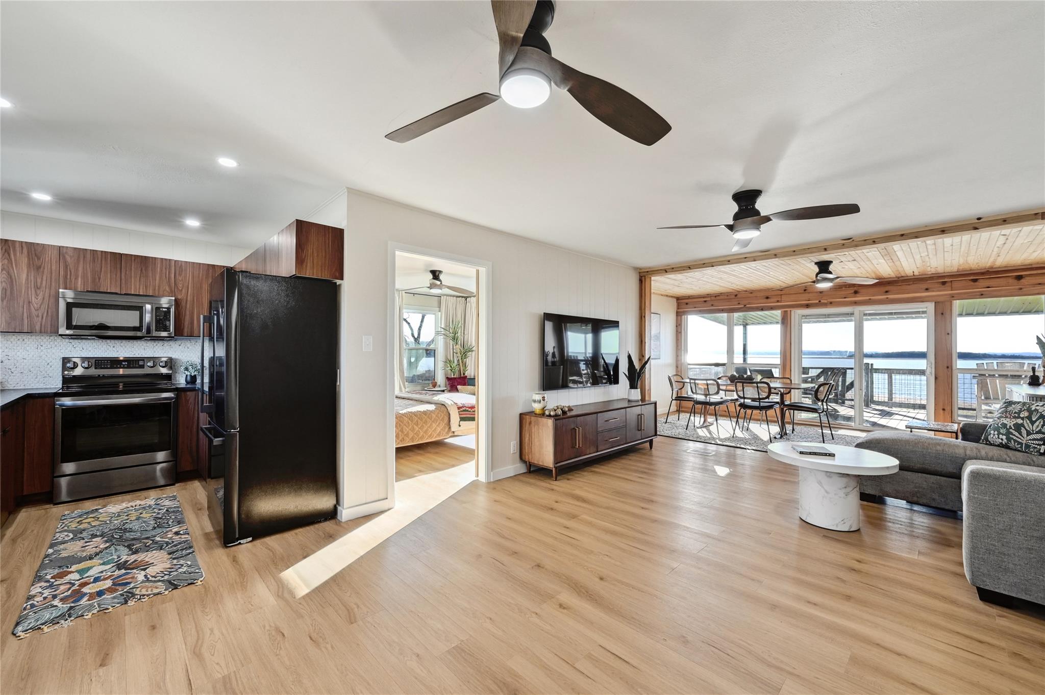 611 Lakeshore Loop, Tow, TX 78672