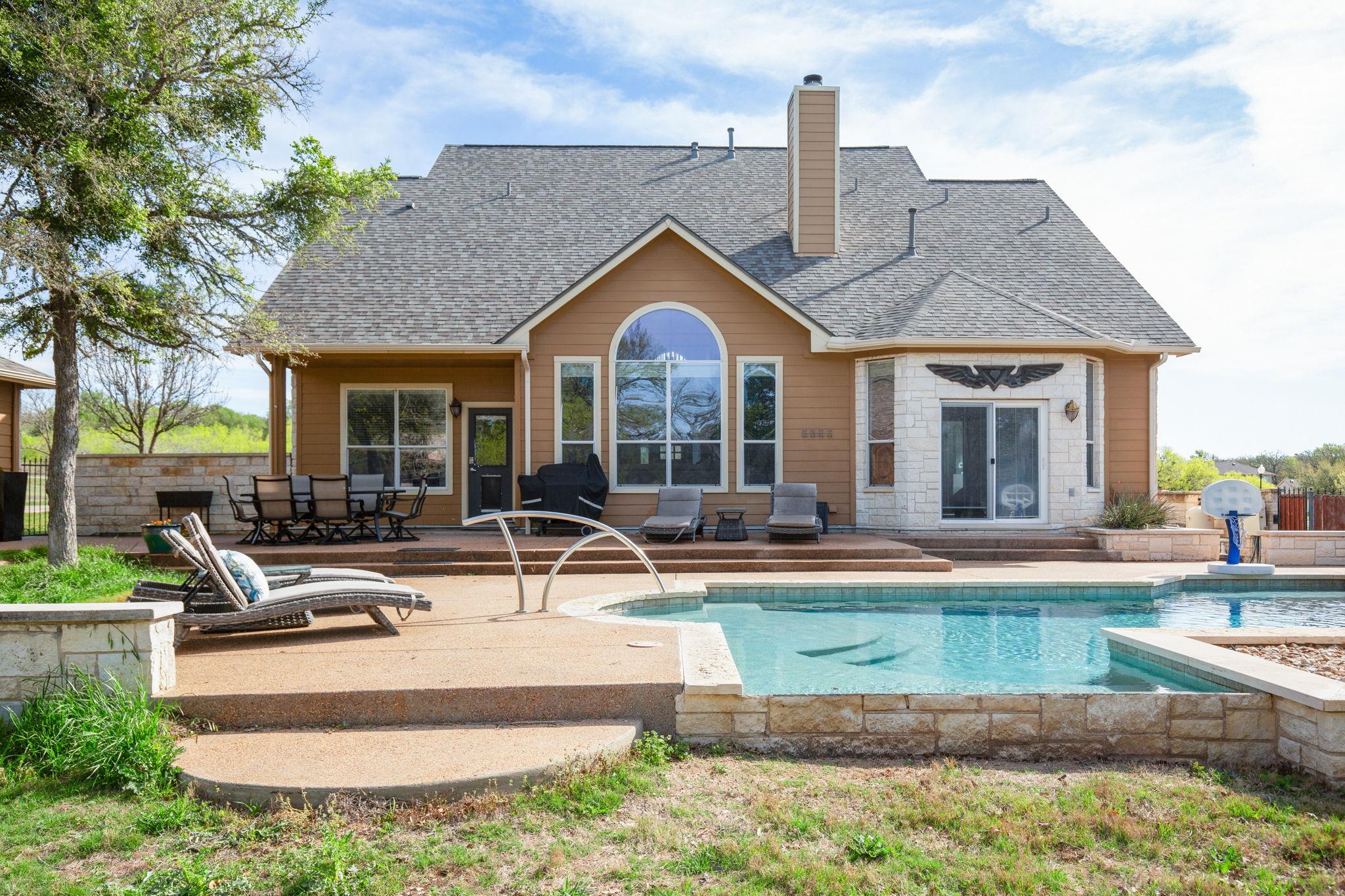 154 Old Settlers Dr, Bastrop, TX 78602