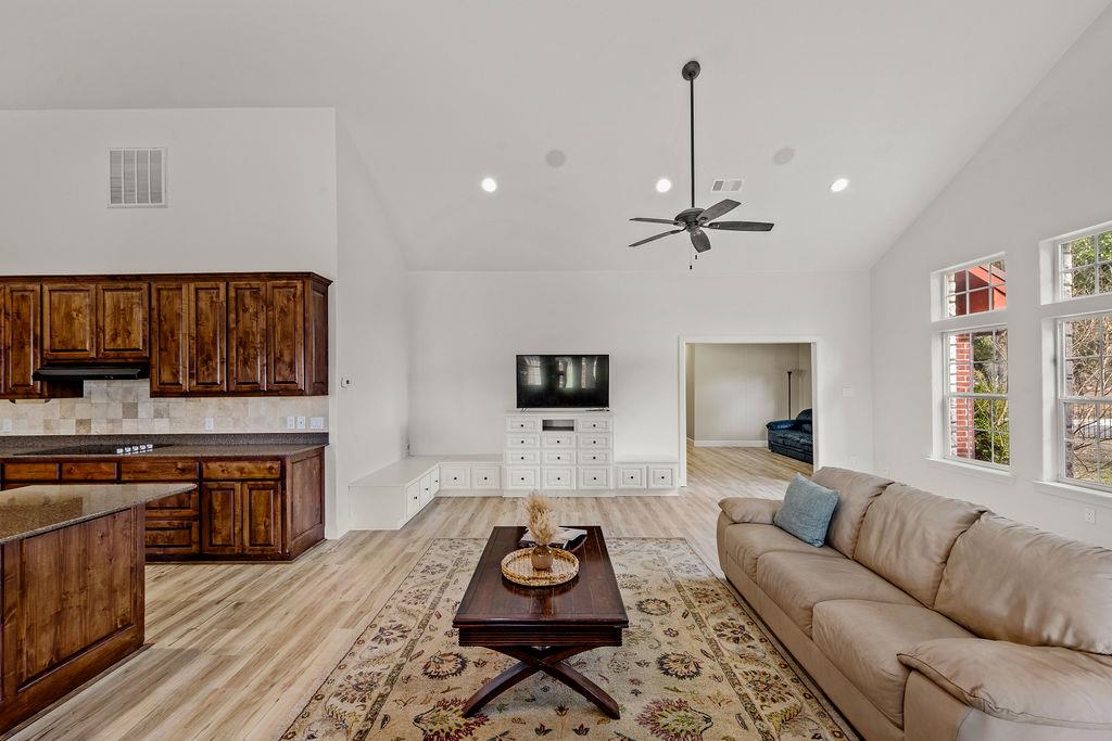 2795 W Highway 290, Dripping Springs, TX 78620