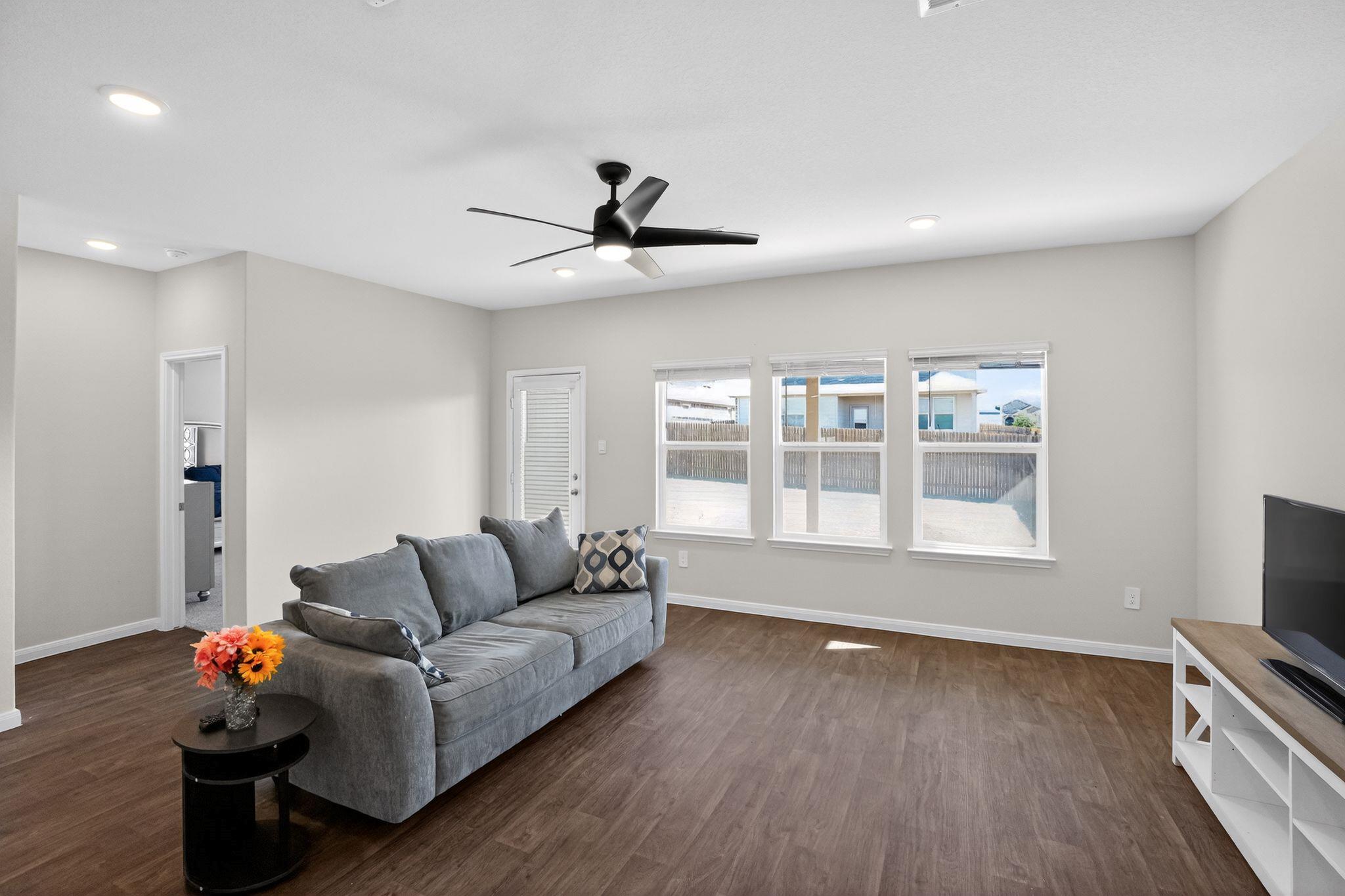 233 Bethpage Dr, San Marcos, TX 78666