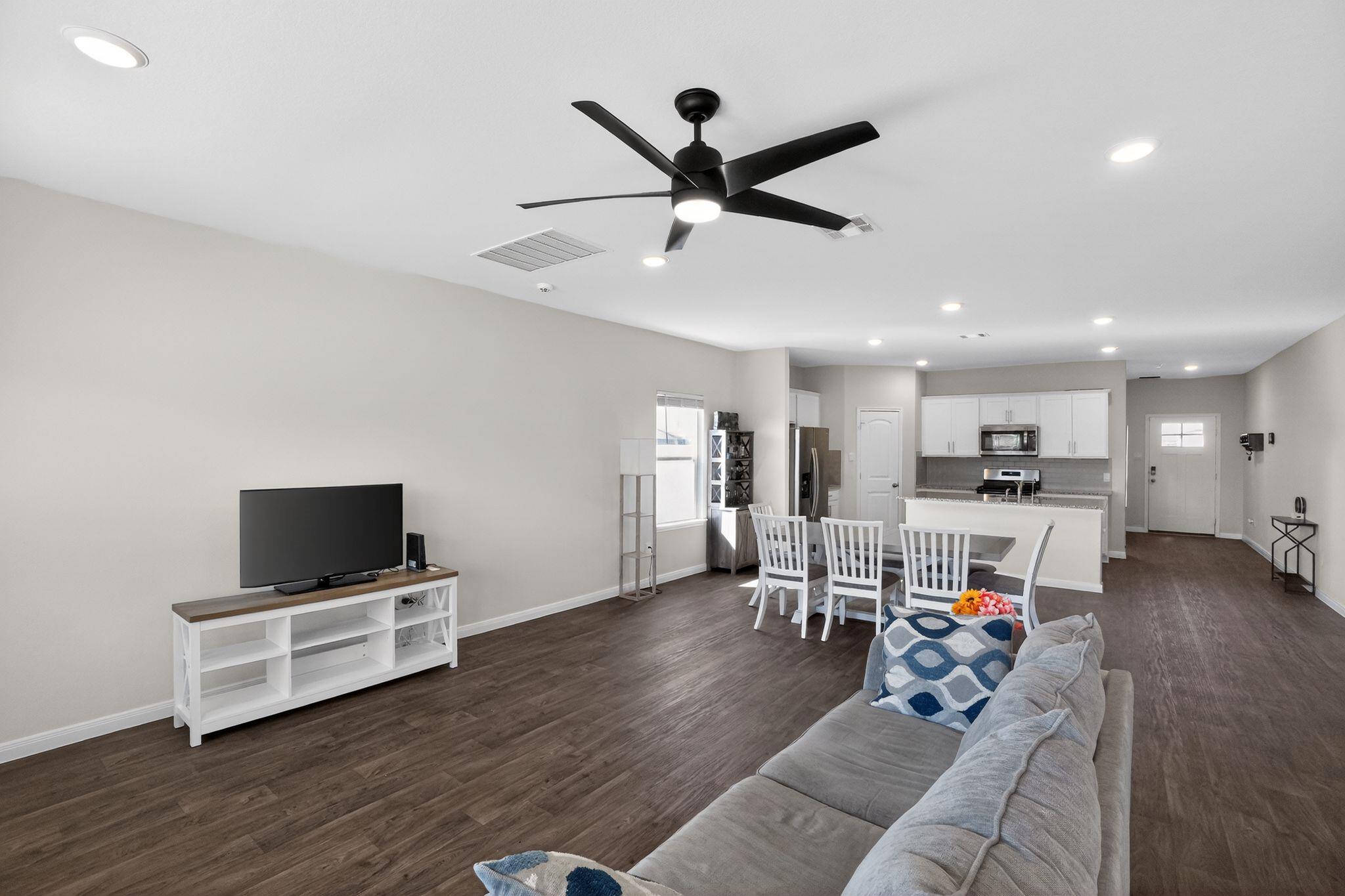 233 Bethpage Dr, San Marcos, TX 78666