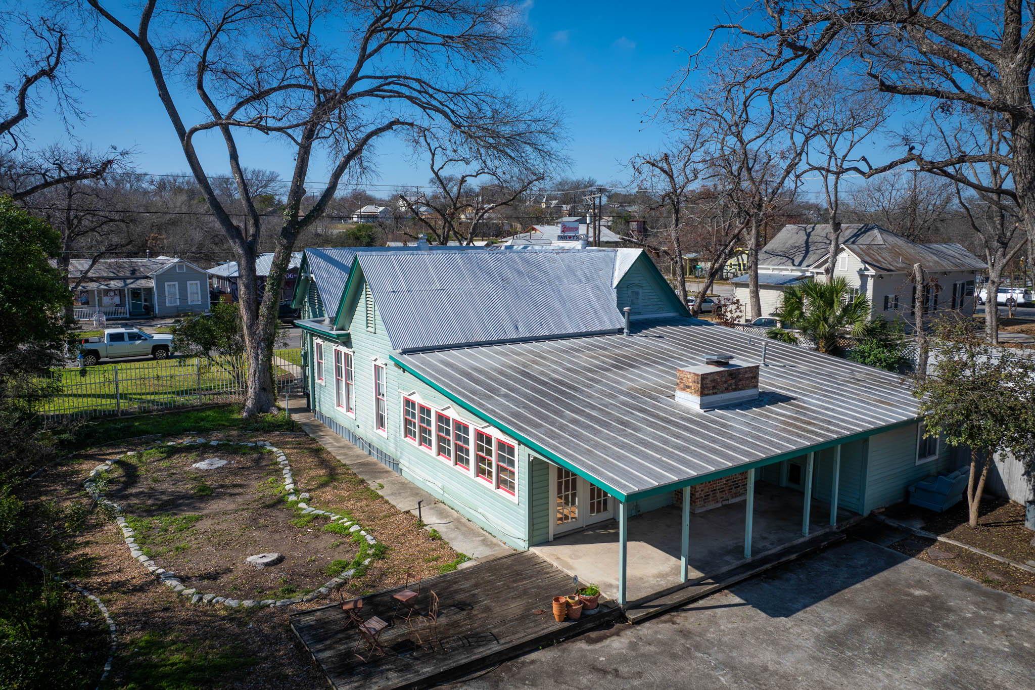 633 S Castell Ave, New Braunfels, TX 78130