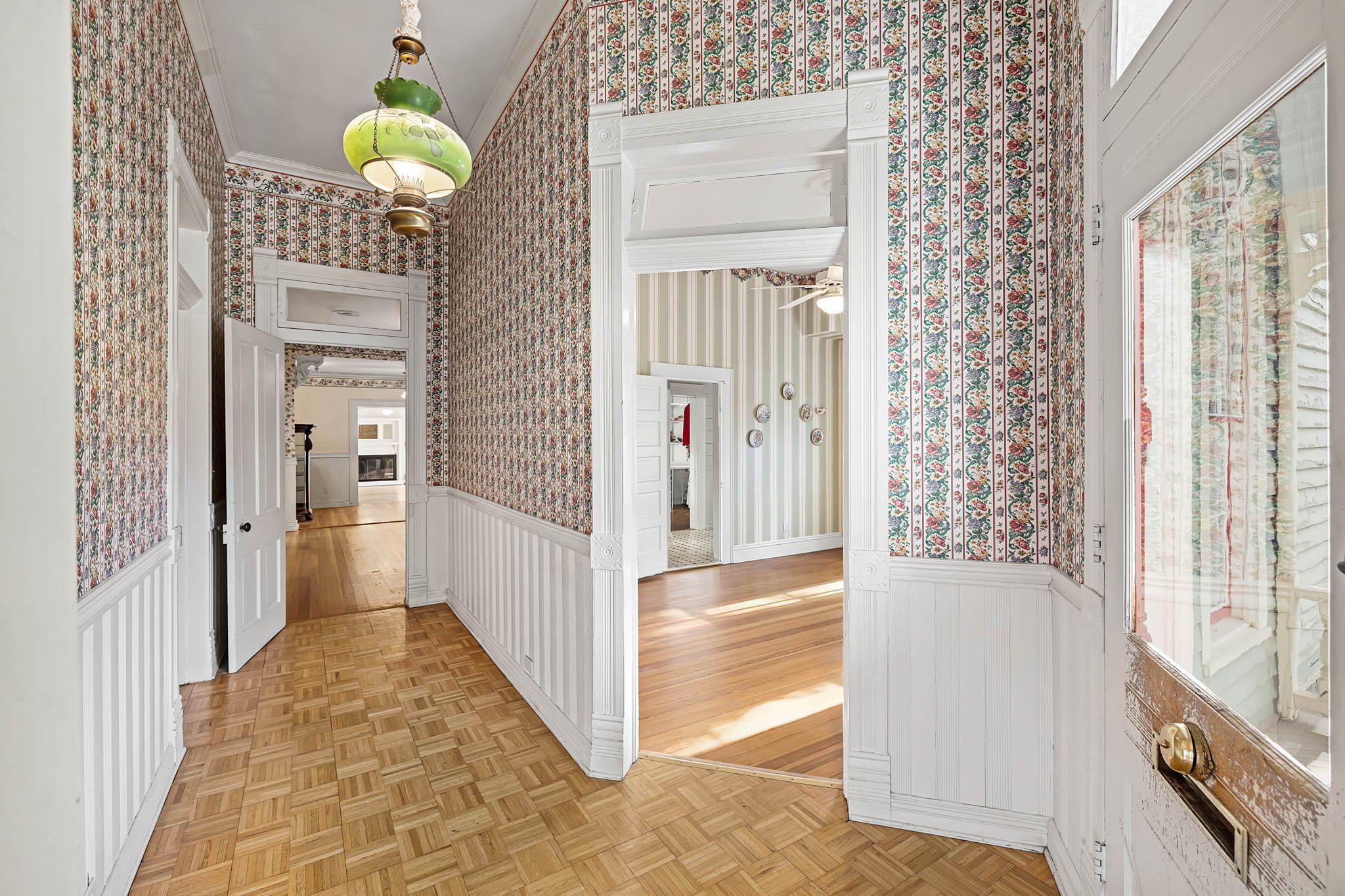 633 S Castell Ave, New Braunfels, TX 78130