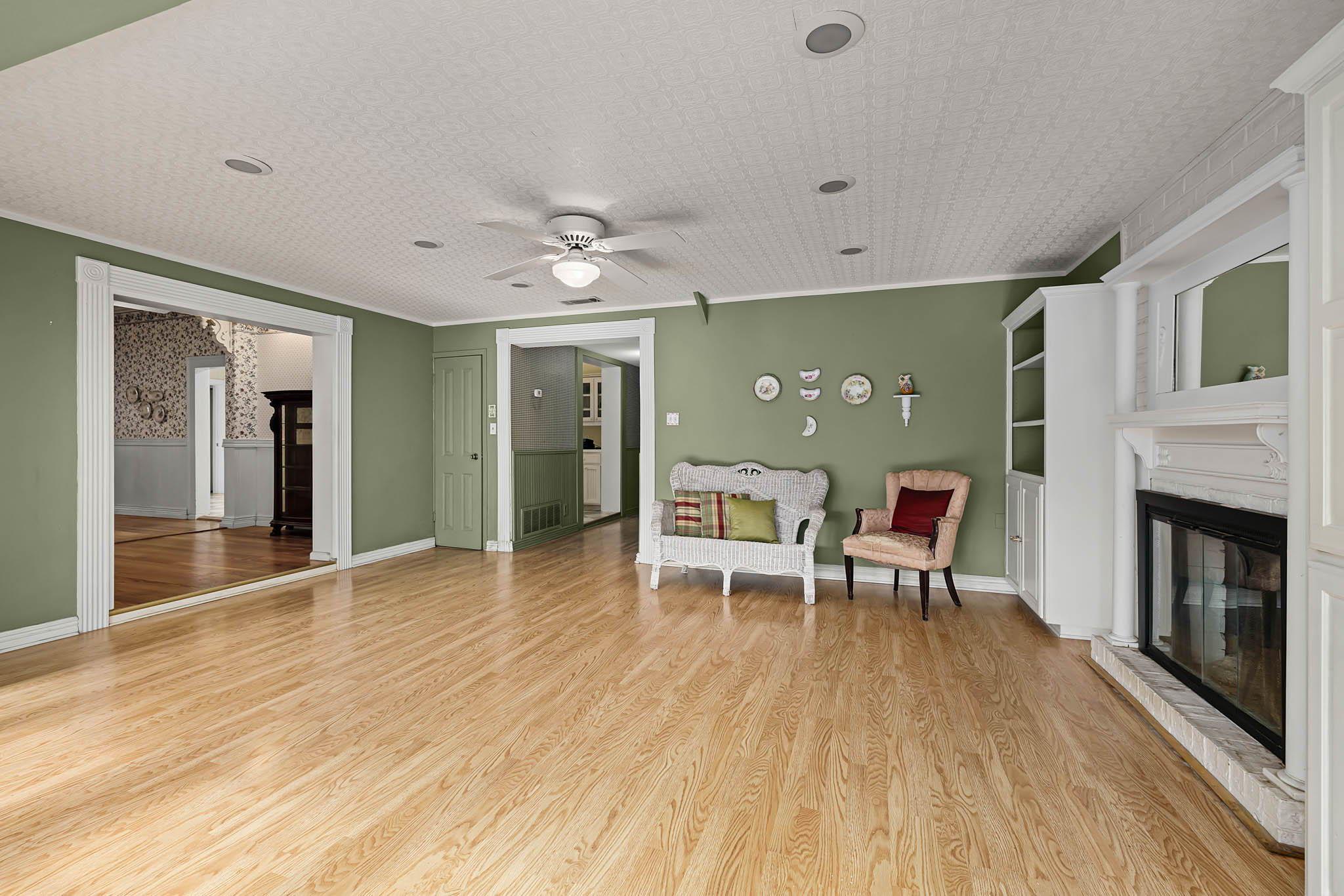 633 S Castell Ave, New Braunfels, TX 78130