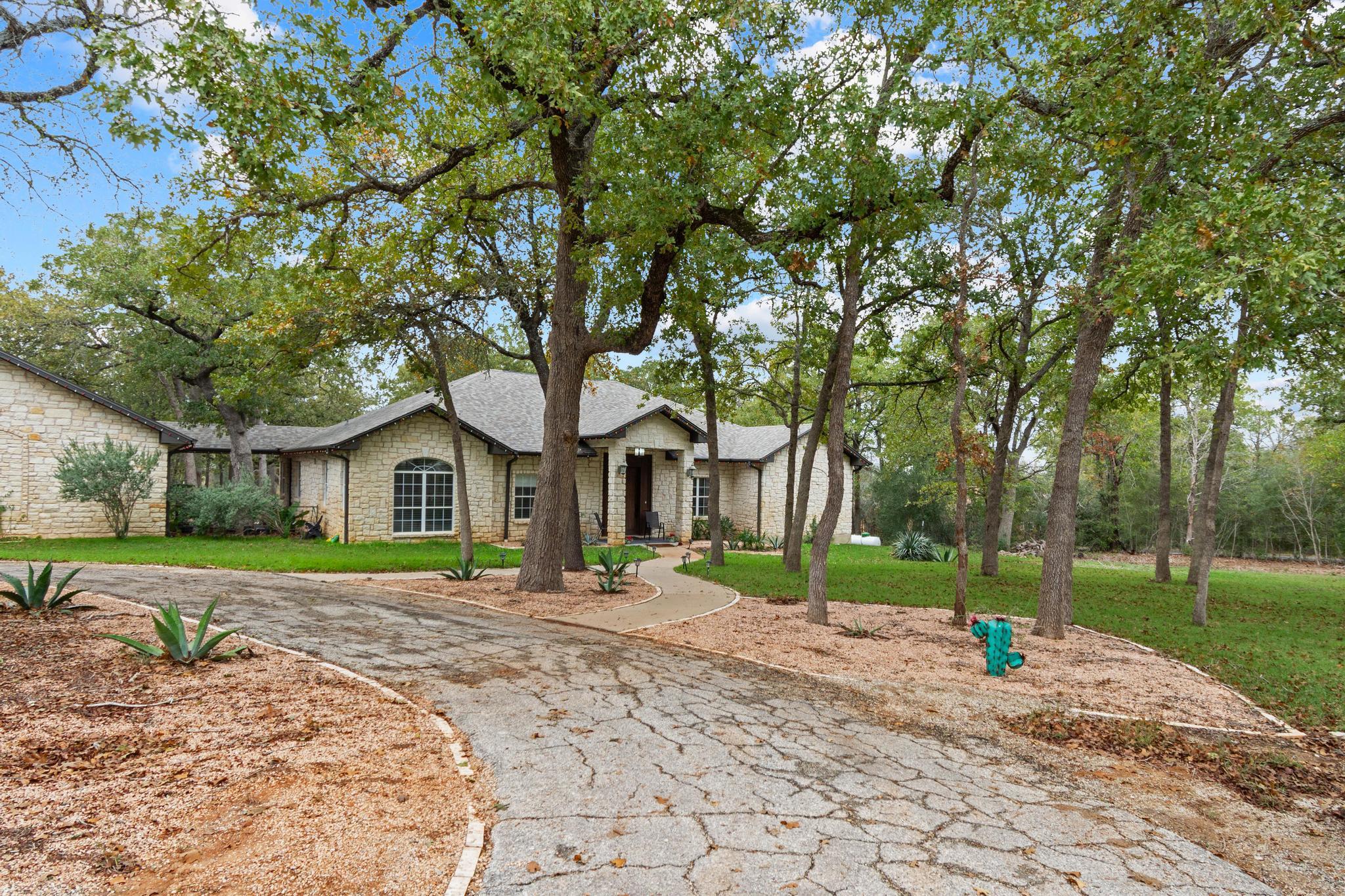 346 The Oaks Blvd, Elgin, TX 78621