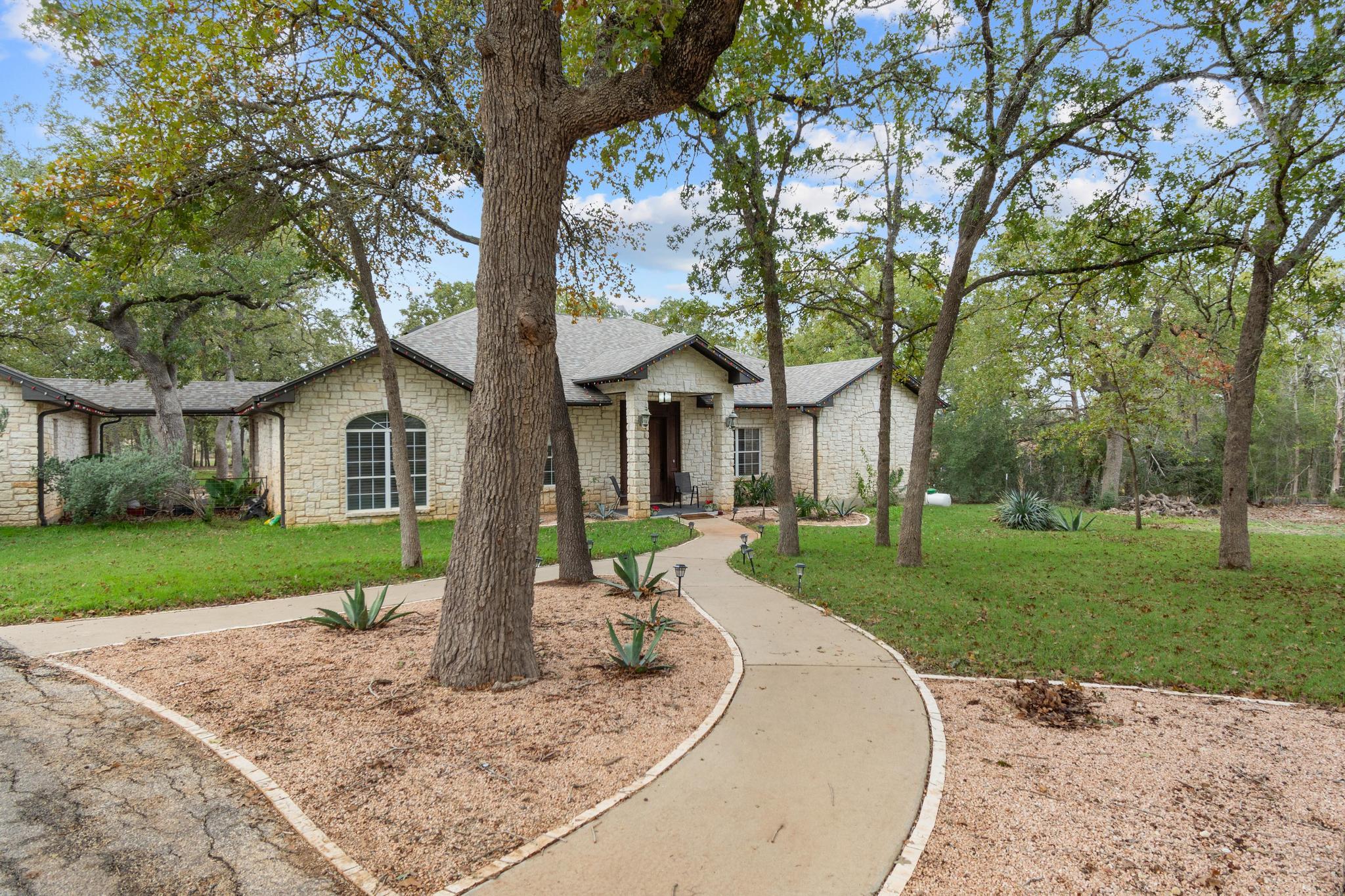 346 The Oaks Blvd, Elgin, TX 78621