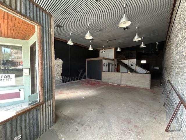 111 N Main St, Taylor, TX 76574