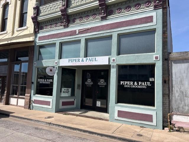 111 N Main St, Taylor, TX 76574