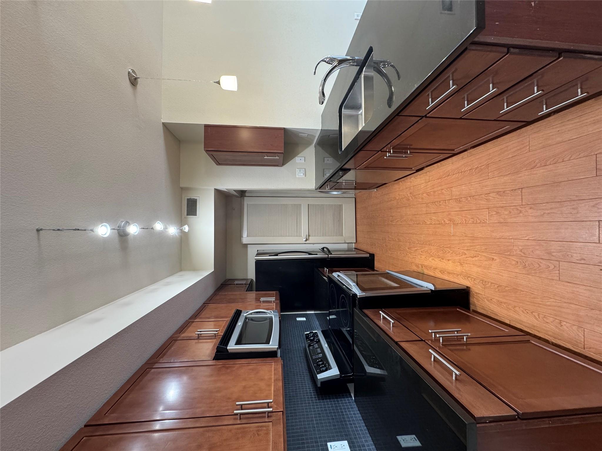 3016 Guadalupe St # 305, Austin, TX 78705