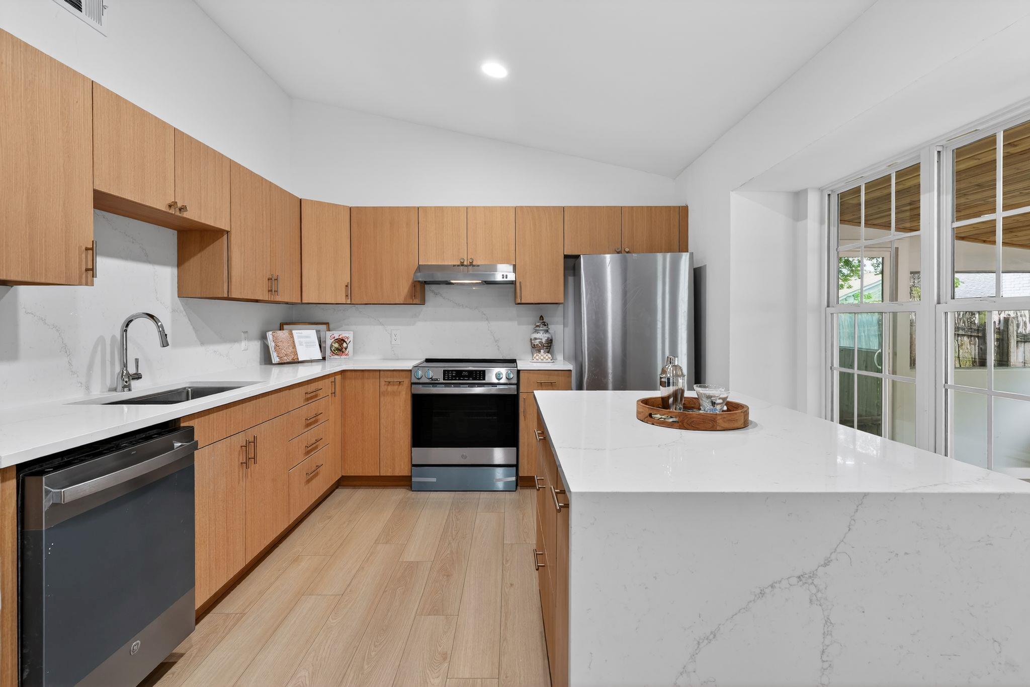 6804 Meadow Run, Austin, TX 78745