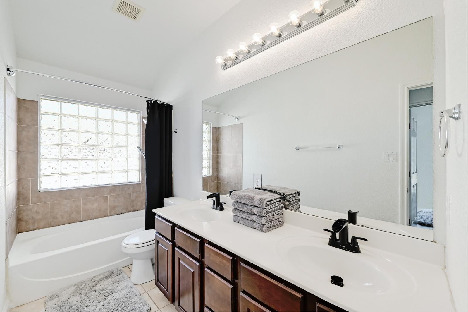 21006 Greenpark Dr, Lago Vista, TX 78645