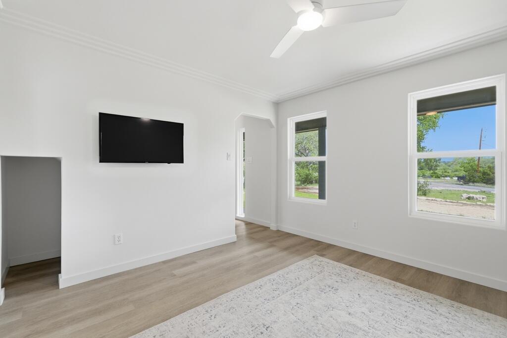 25429 Cove Dr, Spicewood, TX 78669