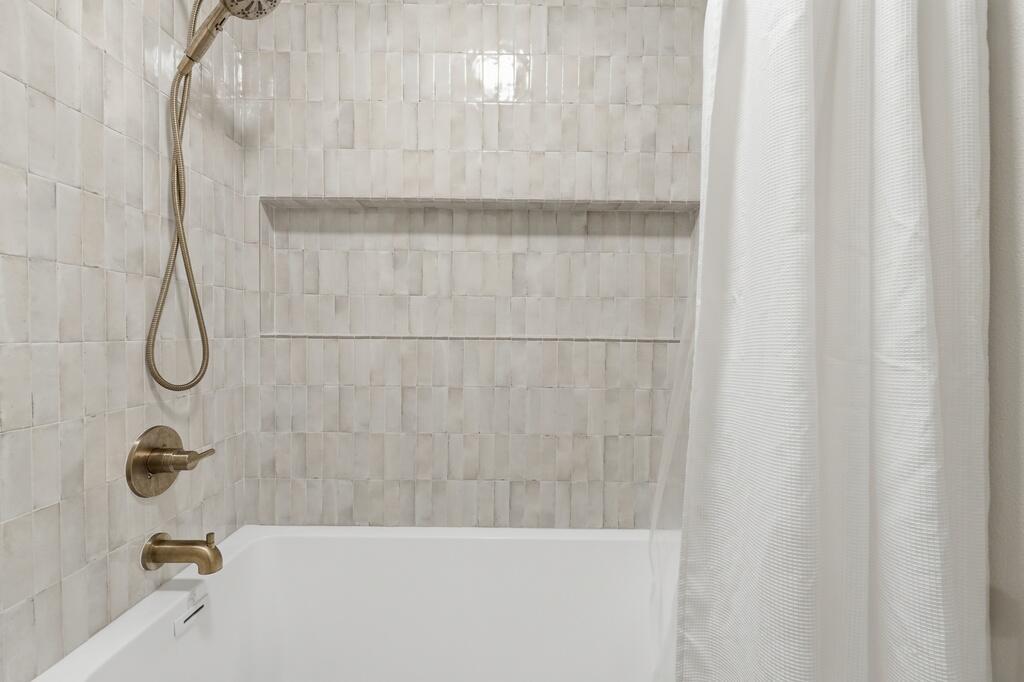 25429 Cove Dr, Spicewood, TX 78669