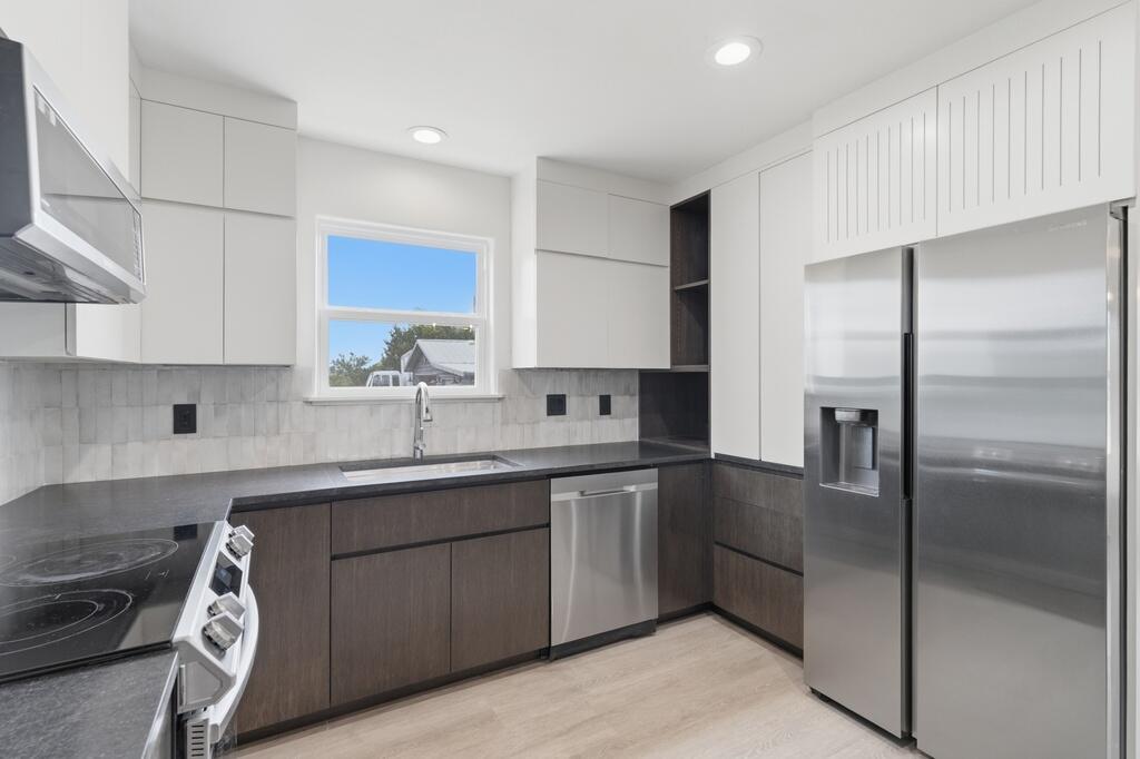 25429 Cove Dr, Spicewood, TX 78669