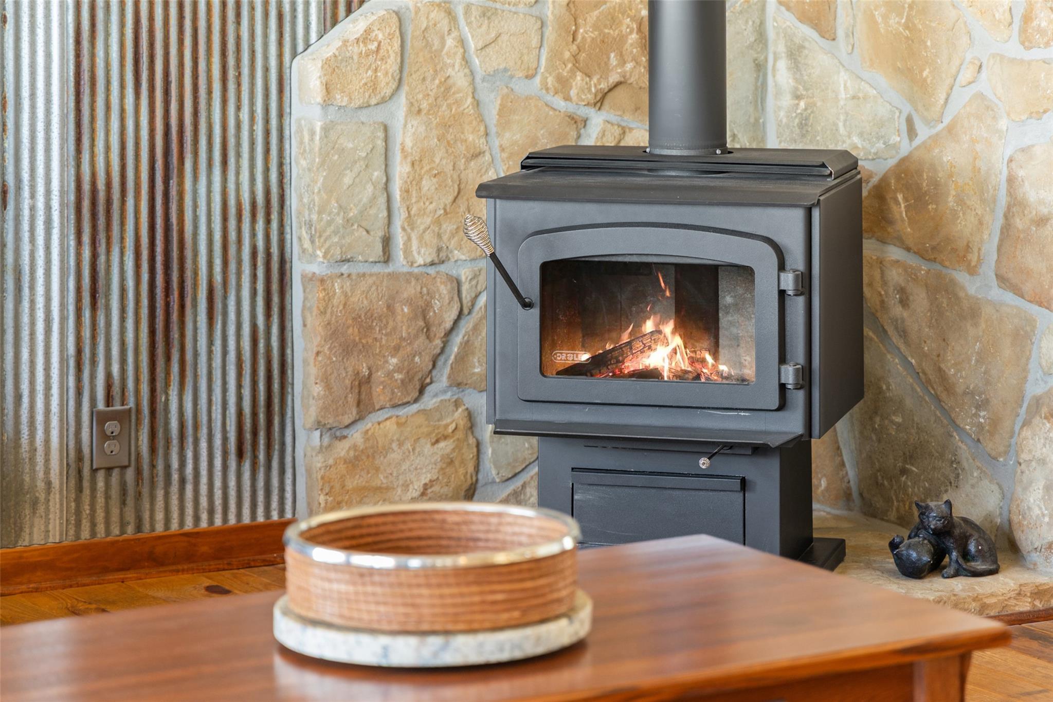 546 Lazy Oak Rd, Johnson City, TX 78636