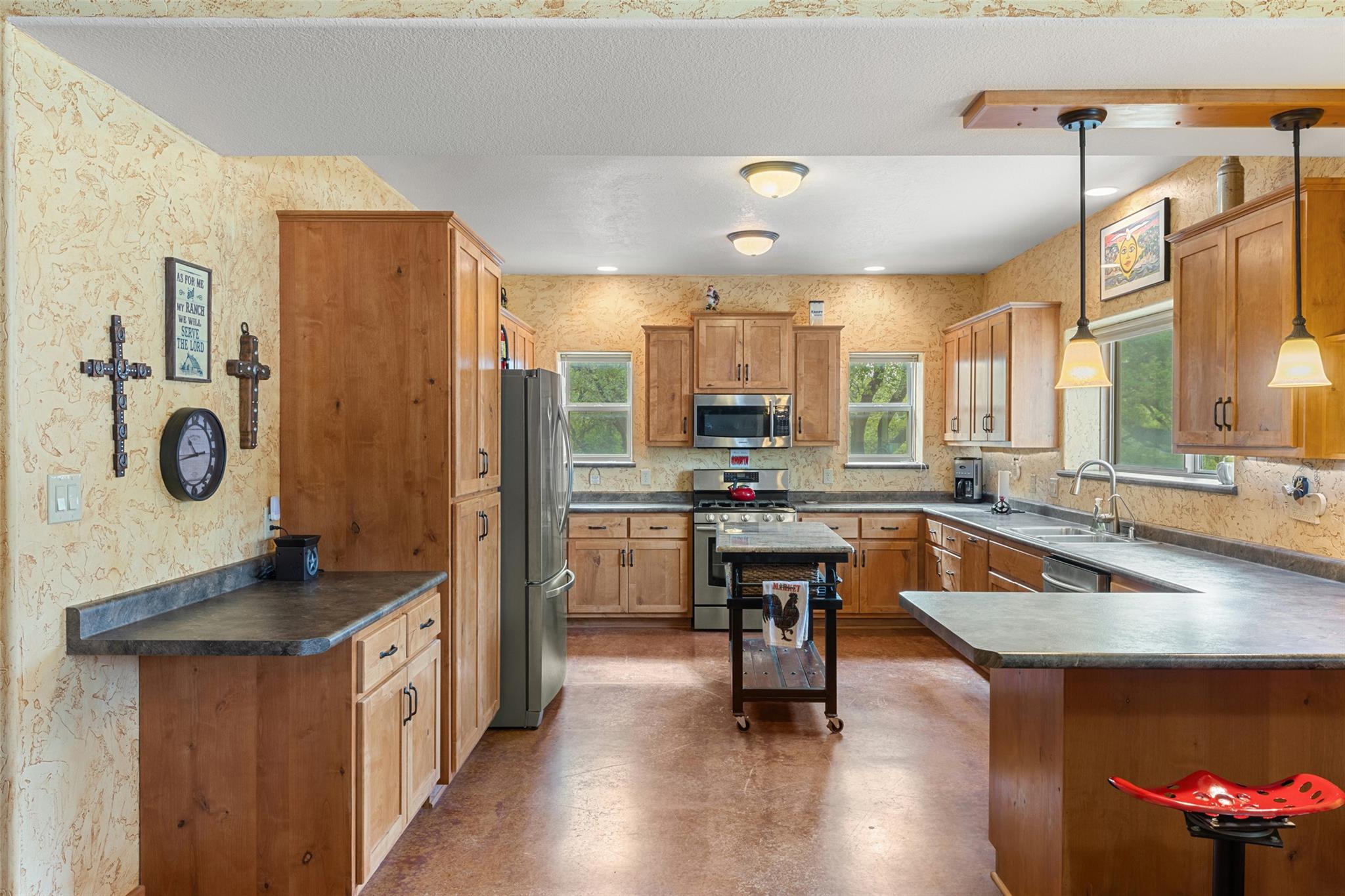 546 Lazy Oak Rd, Johnson City, TX 78636