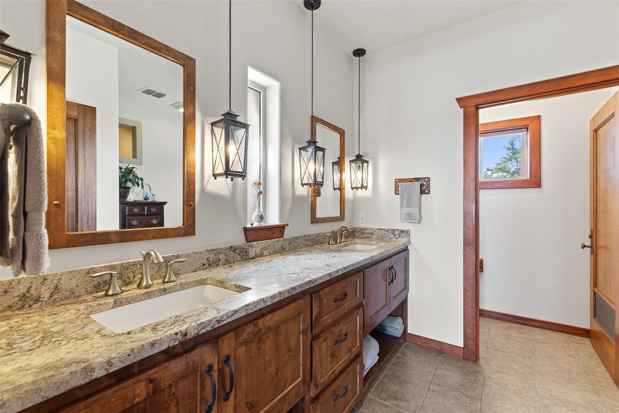 546 Lazy Oak Rd, Johnson City, TX 78636