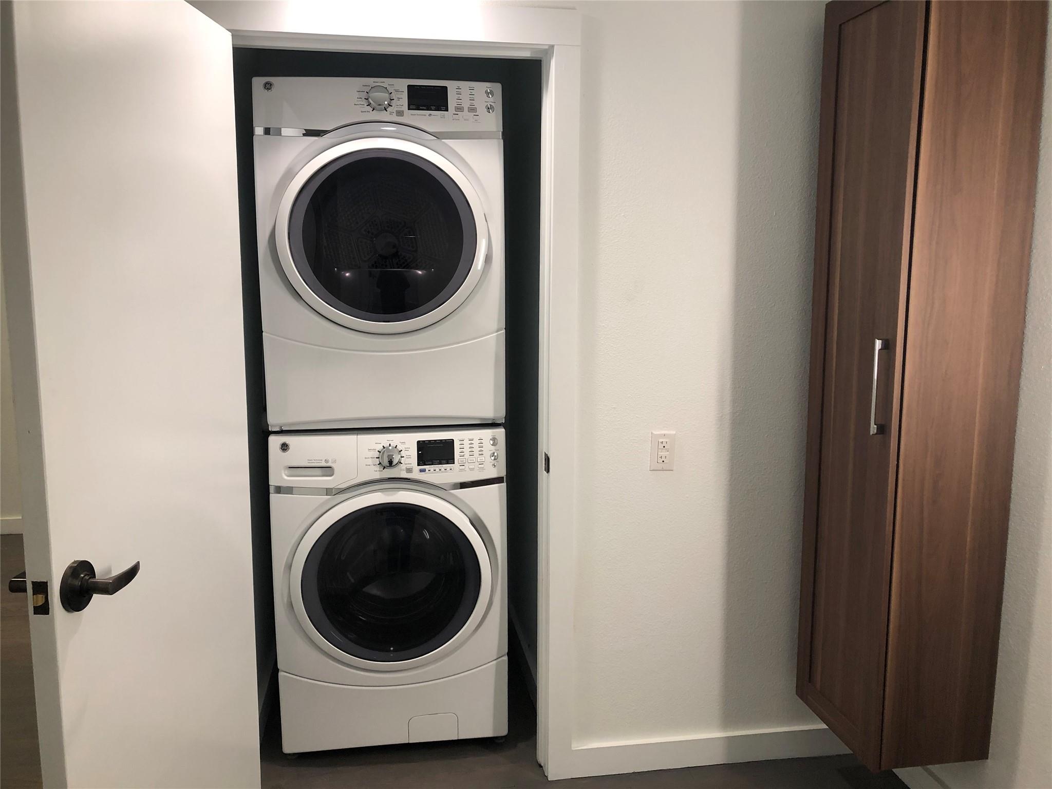 102 E 2nd St # 203, Taylor, TX 76574