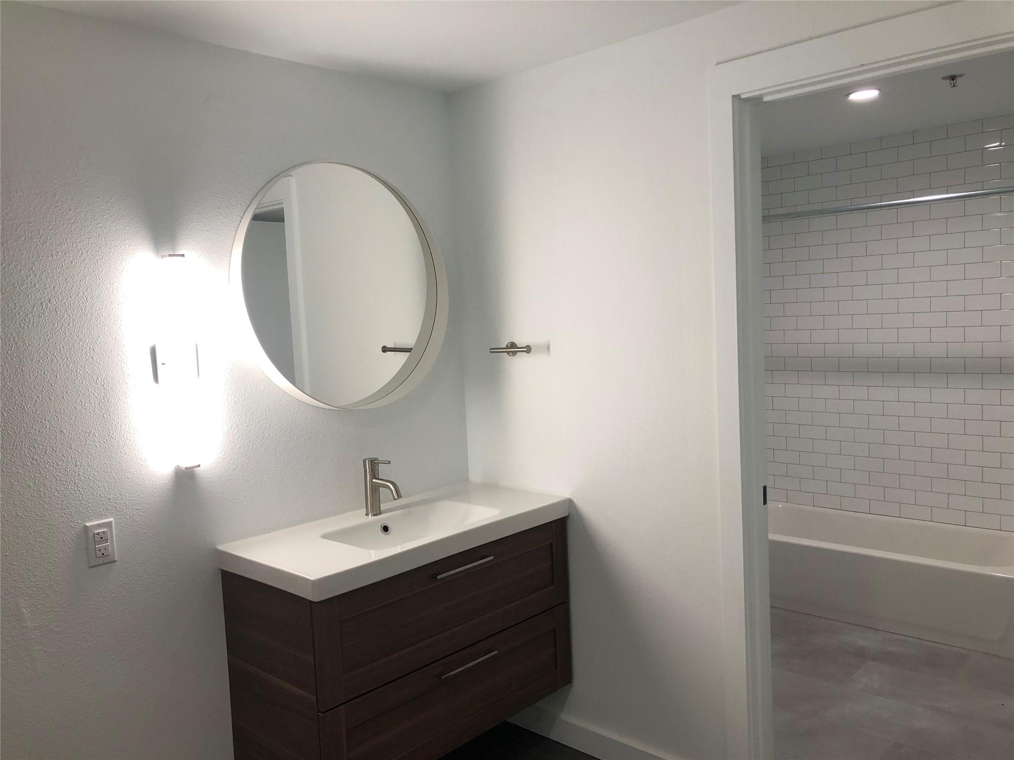 102 E 2nd St # 203, Taylor, TX 76574