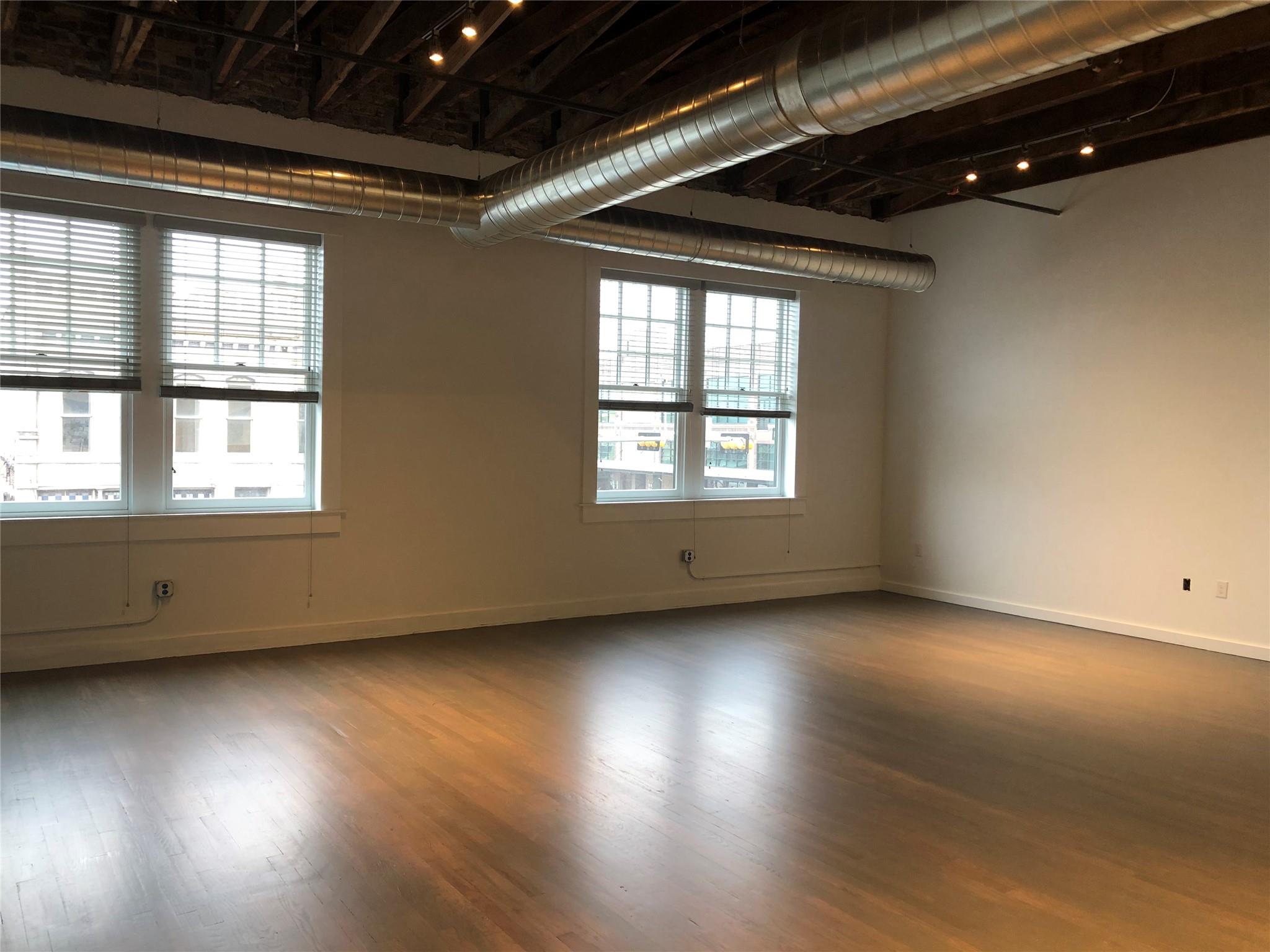 102 E 2nd St # 203, Taylor, TX 76574