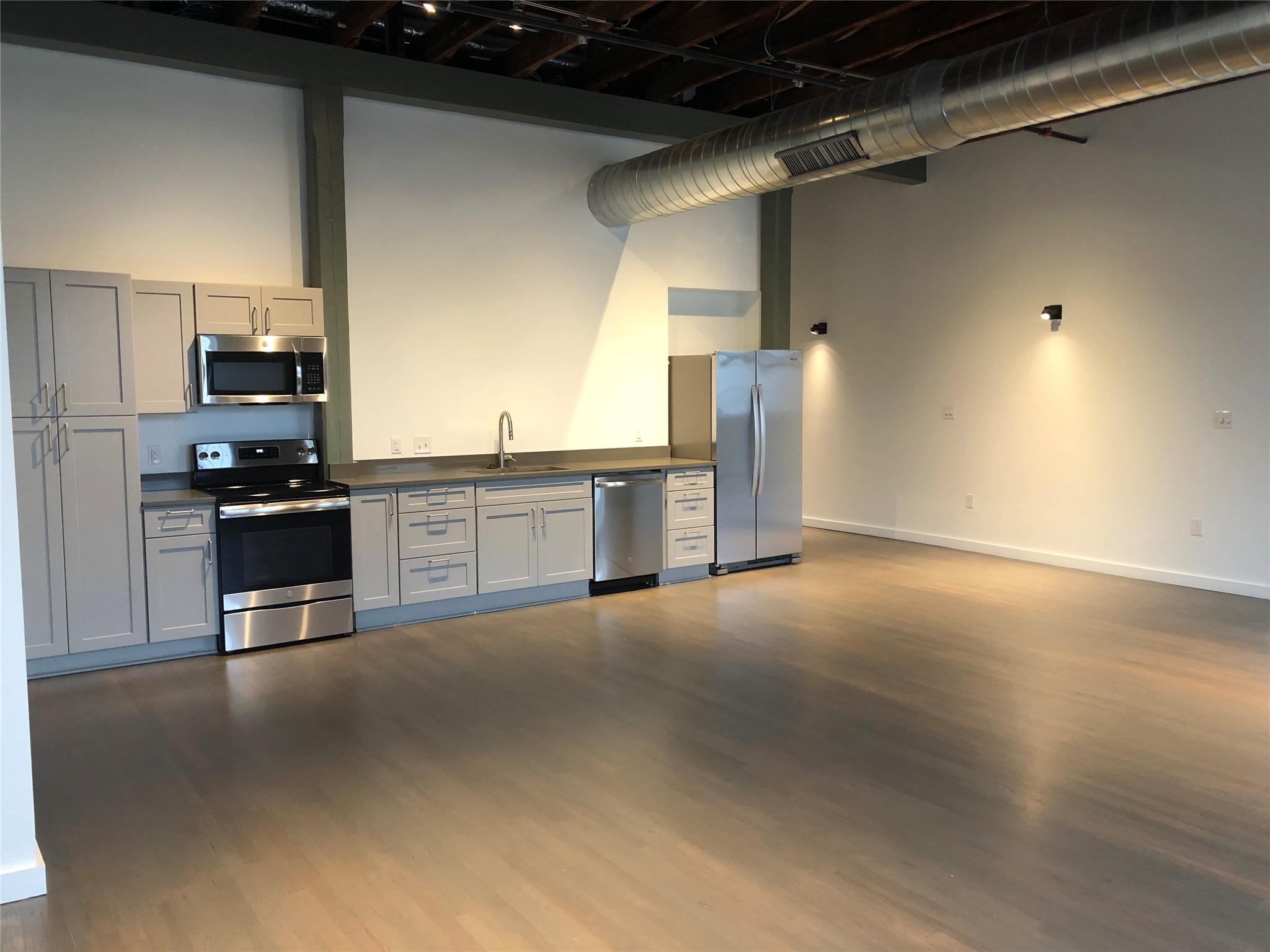 102 E 2nd St # 203, Taylor, TX 76574