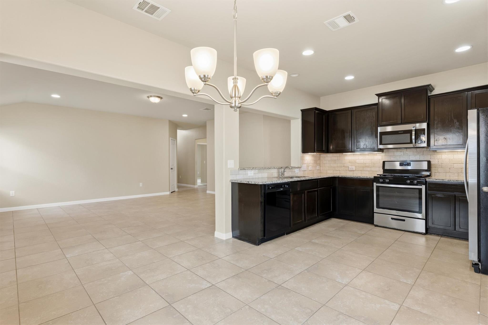 633 Carly Ann Ln, Leander, TX 78641