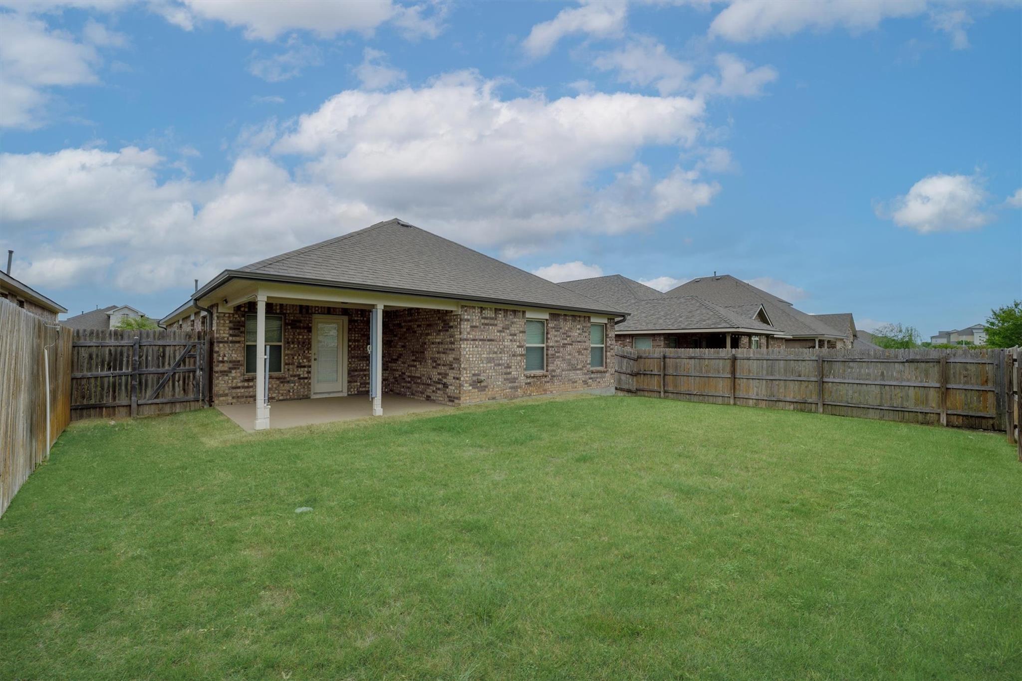 633 Carly Ann Ln, Leander, TX 78641