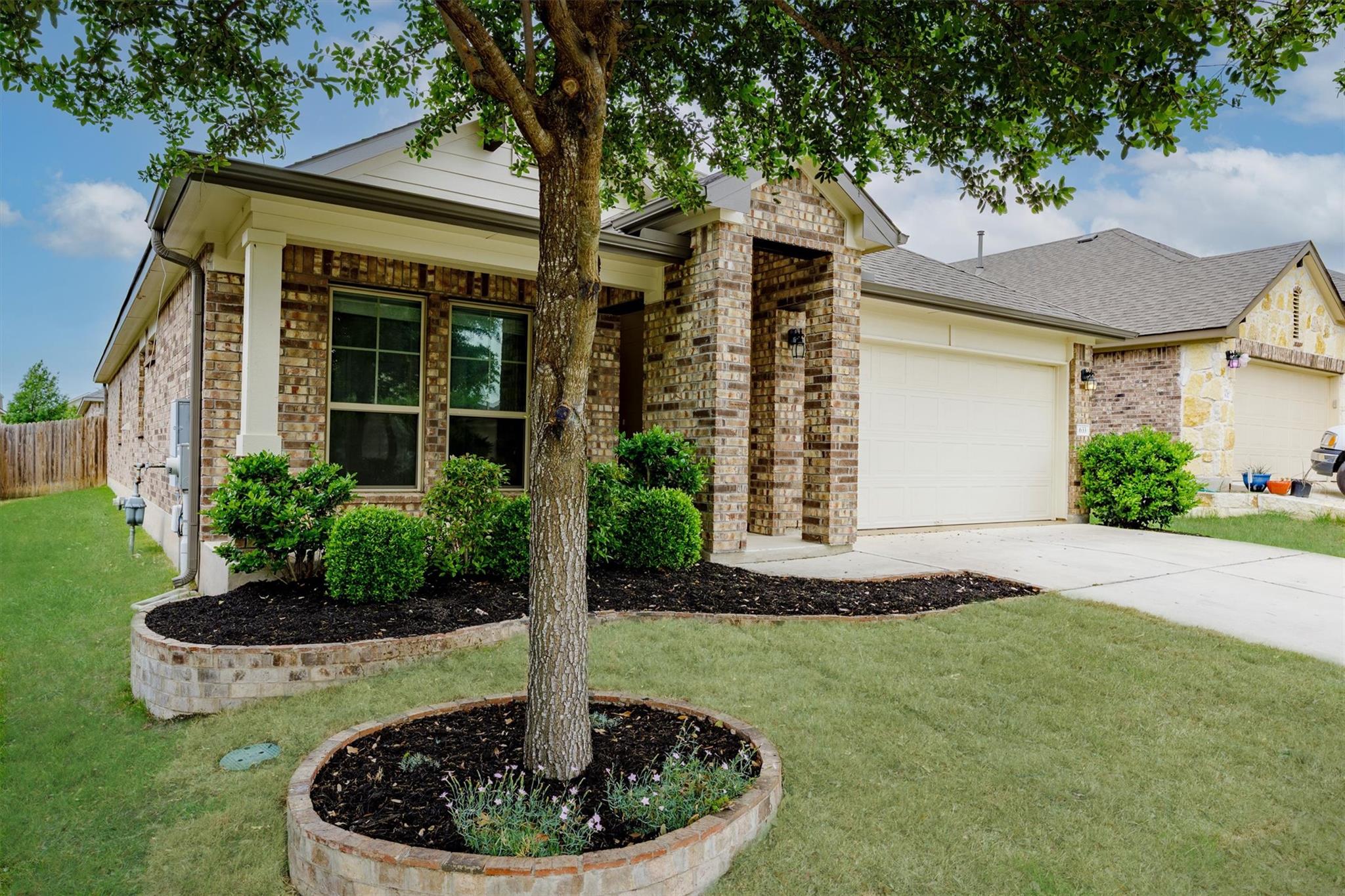 633 Carly Ann Ln, Leander, TX 78641